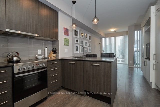 435 Richmond Street W 1505 Property Photo 4