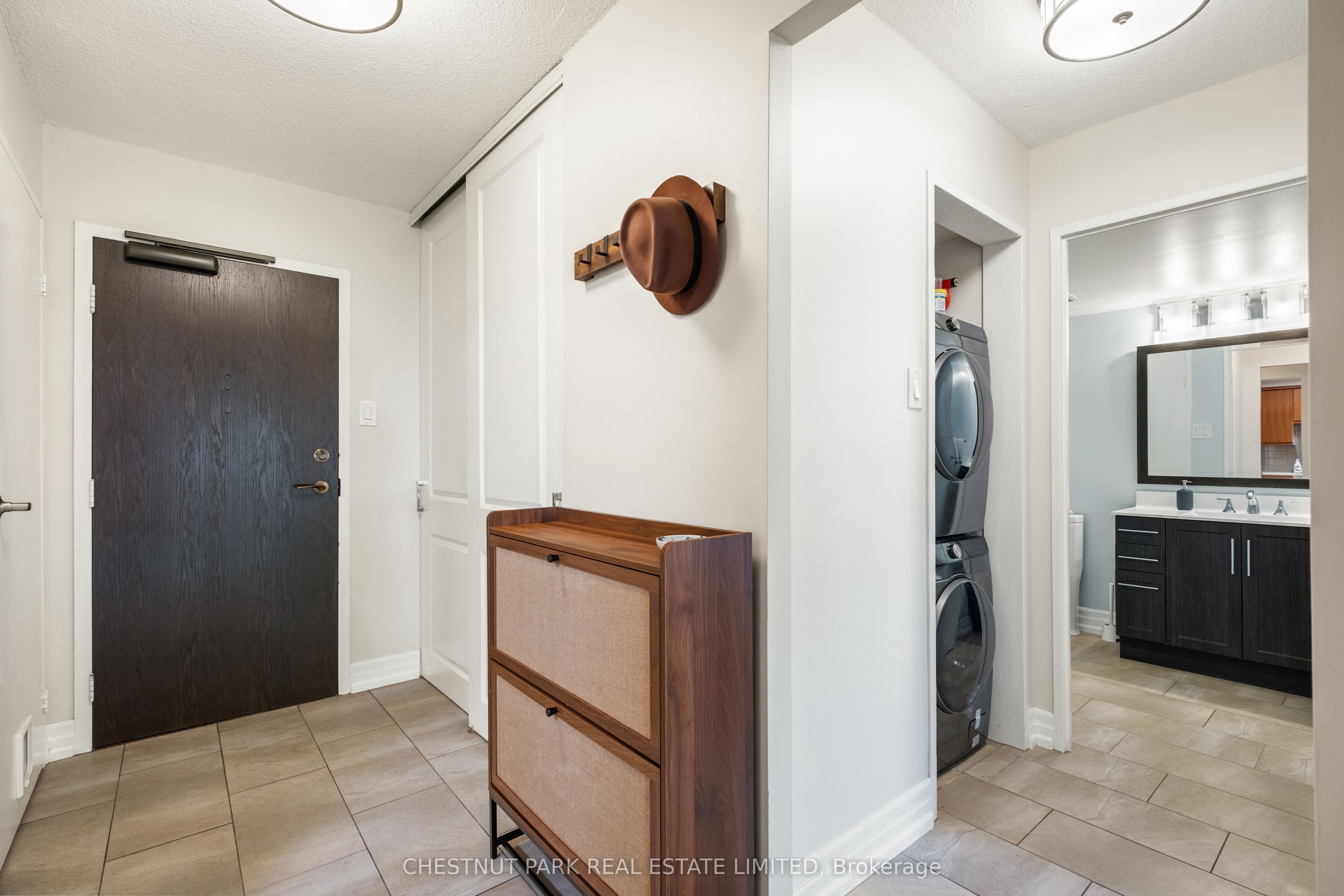 62 Wellesley Street W 304 Property Photo 2
