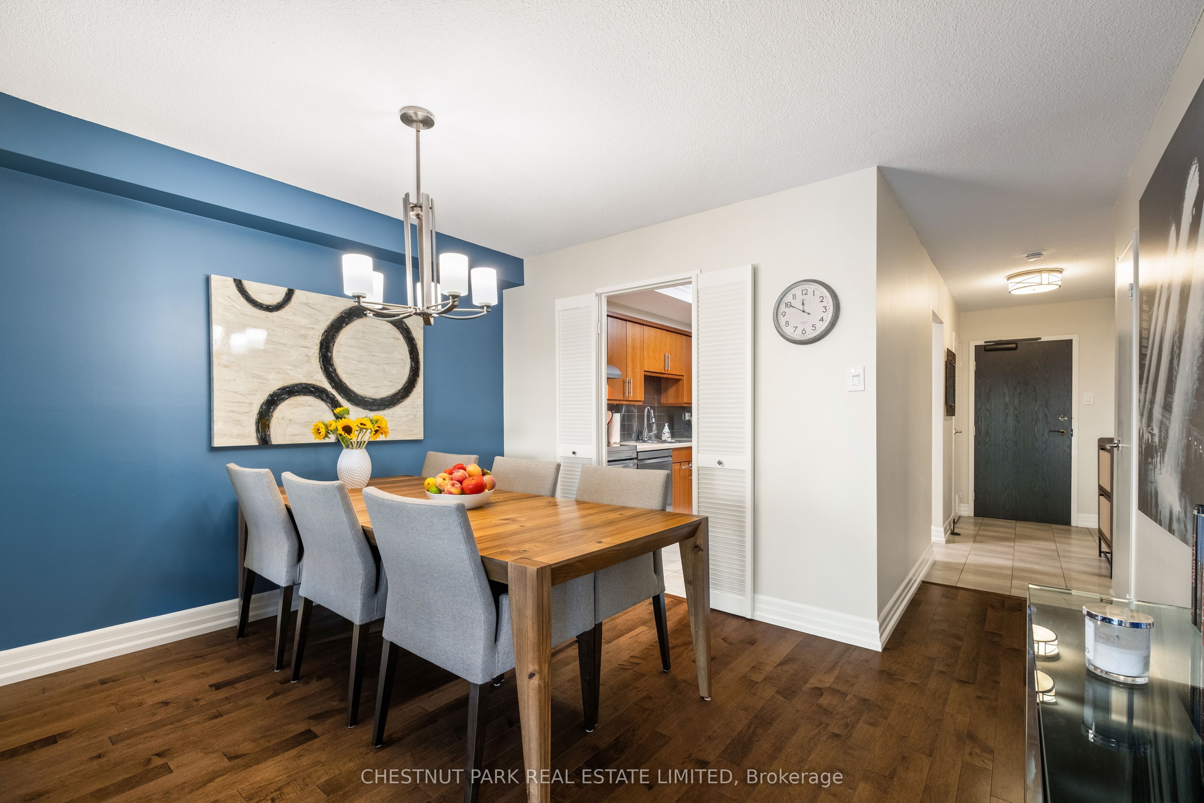 62 Wellesley Street W 304 Property Photo 4