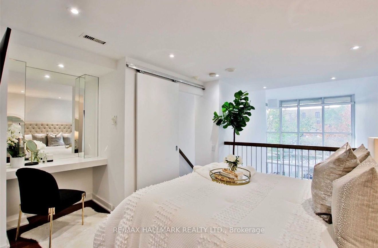 5 Hanna Avenue 108 Property Photo 11