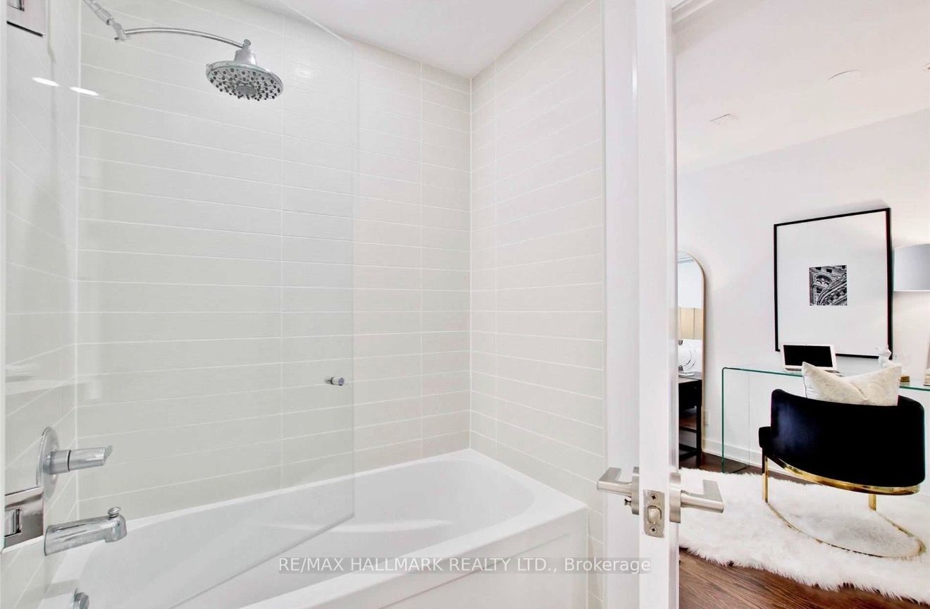 5 Hanna Avenue 108 Property Photo 16