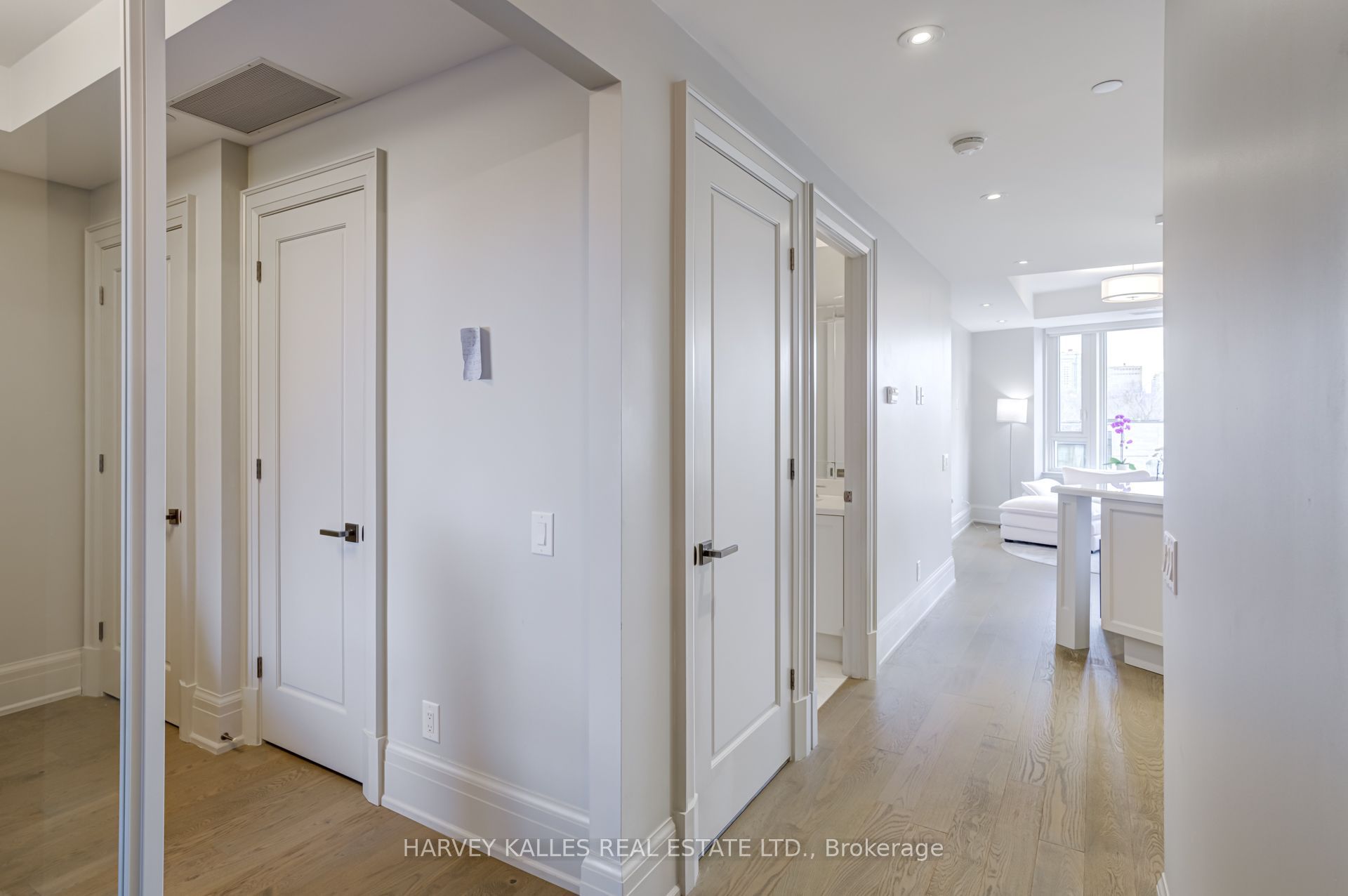 181 Davenport Road 302 Property Photo 10