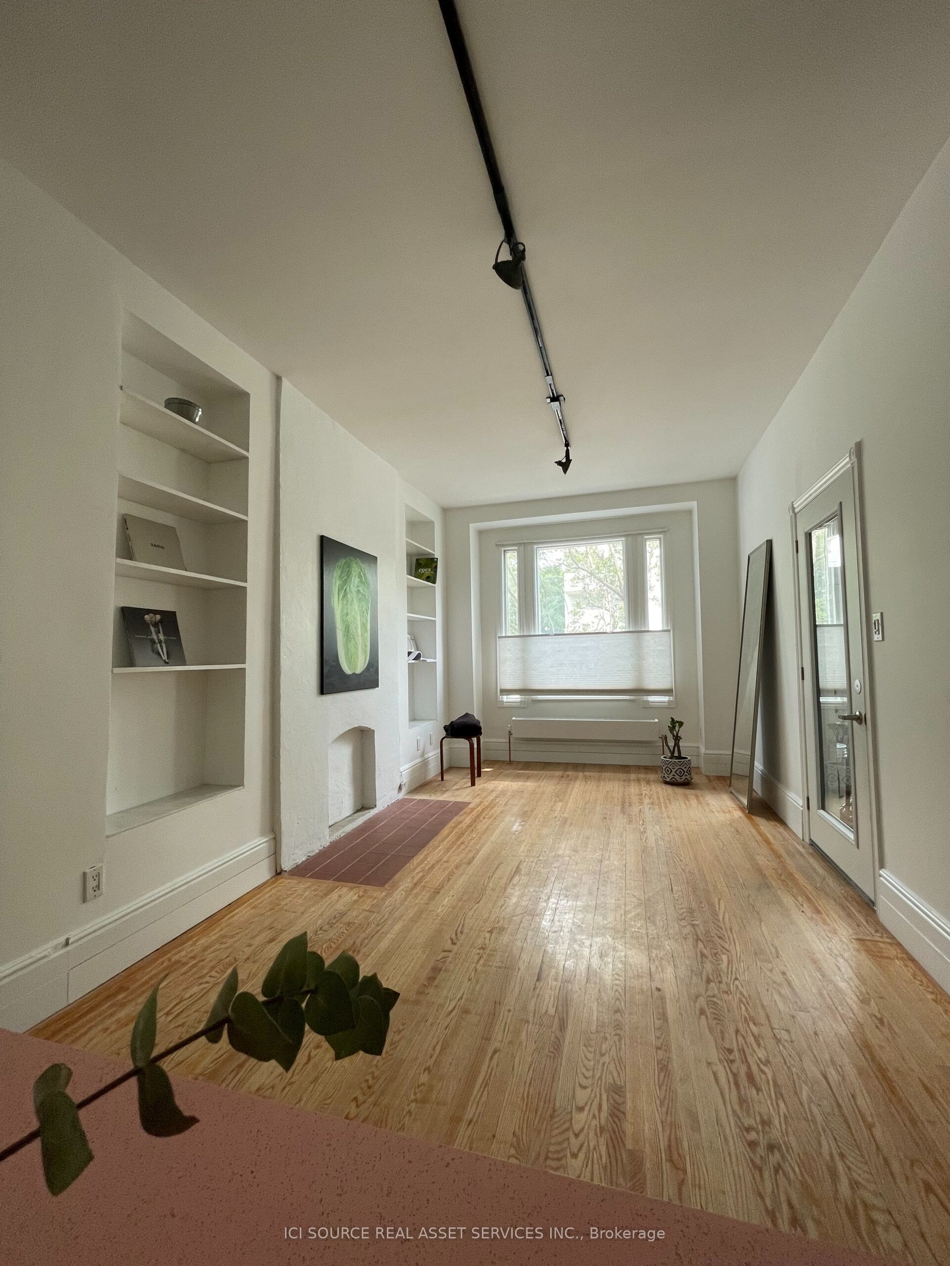 60 Beverley Street 2 Property Photo 3