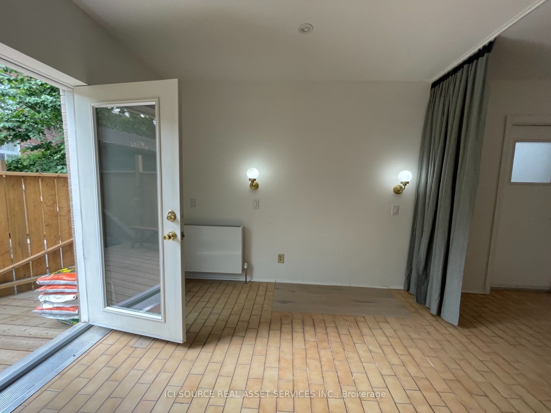 60 Beverley Street 2 Property Photo 8