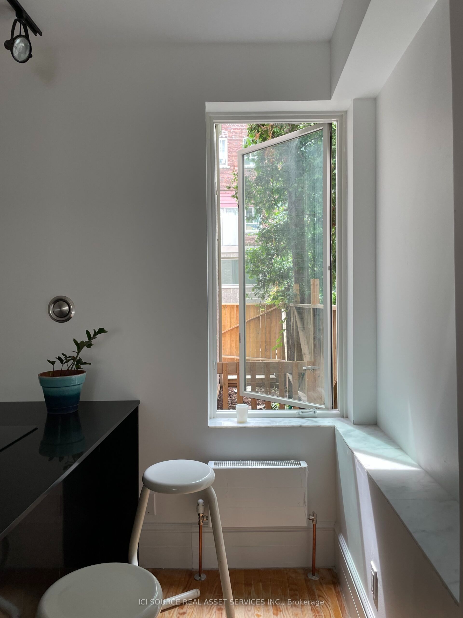 60 Beverley Street 2 Property Photo 10