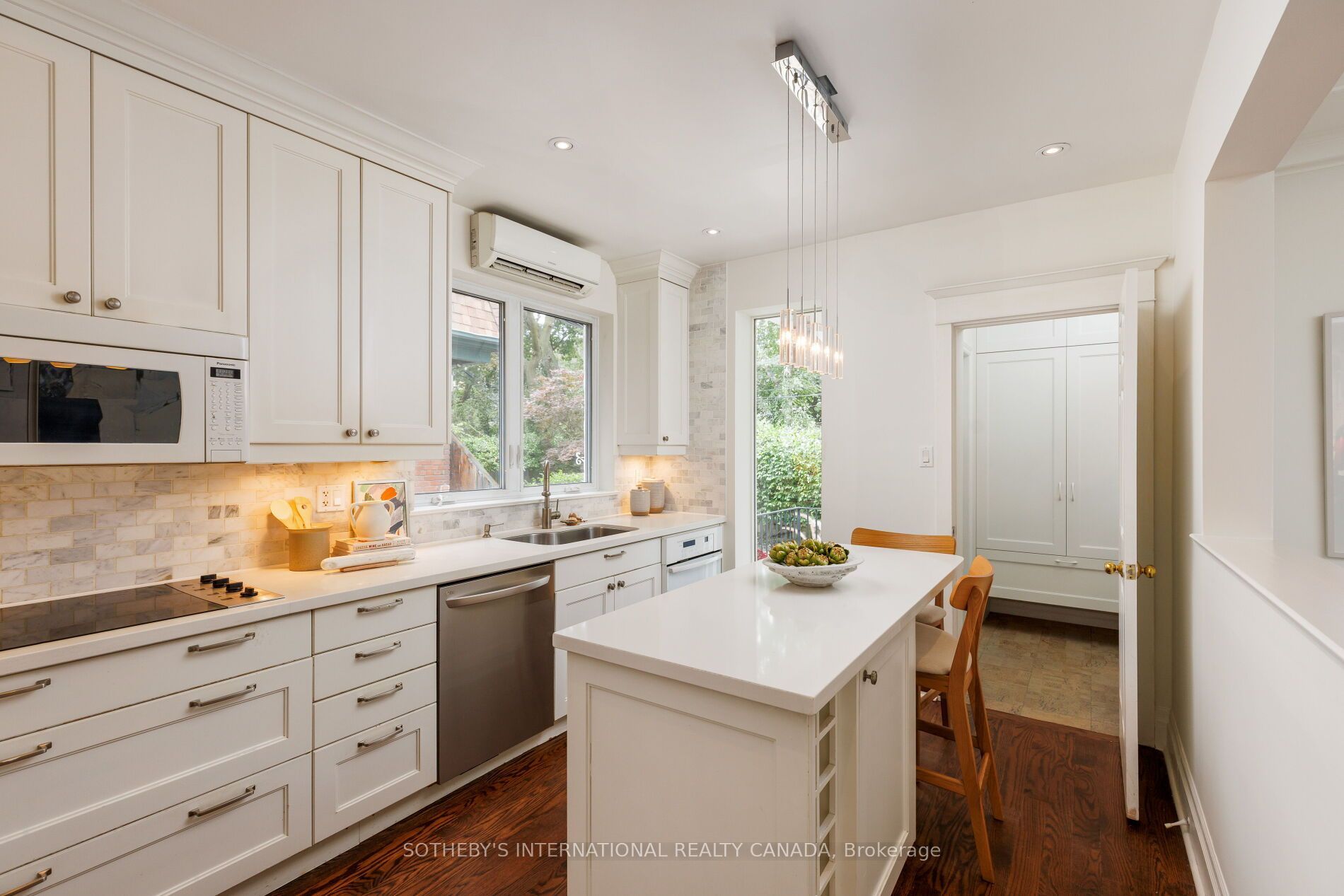 126 Hilton Avenue Property Photo 10