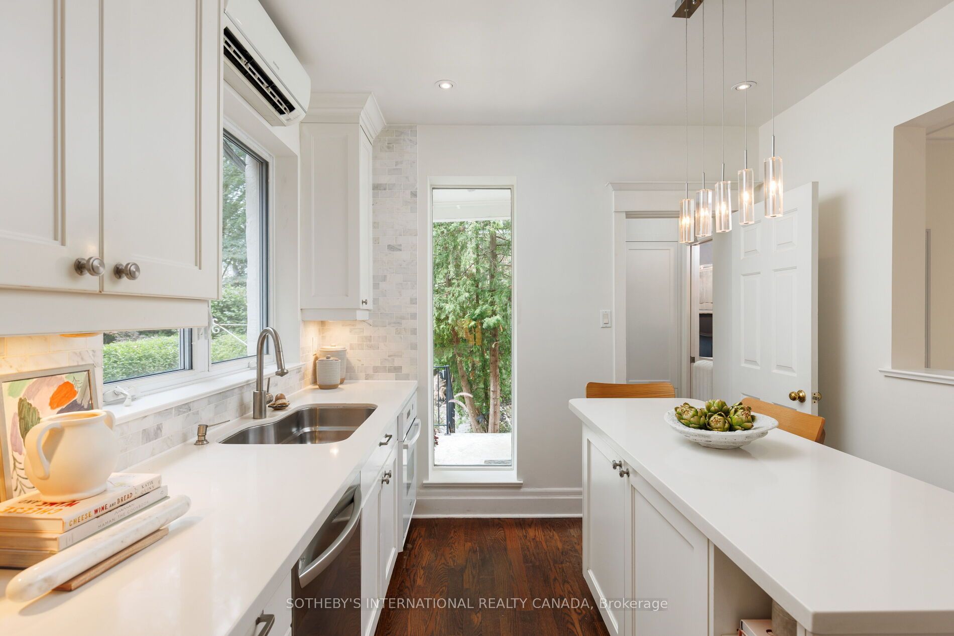 126 Hilton Avenue Property Photo 11