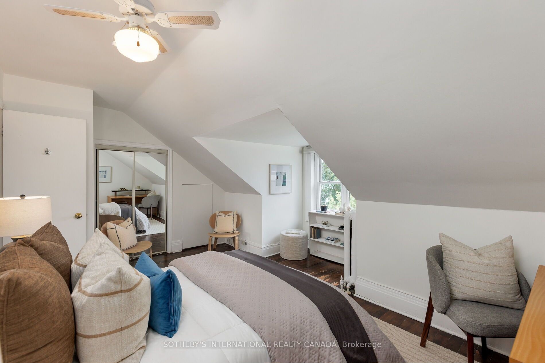 126 Hilton Avenue Property Photo 24
