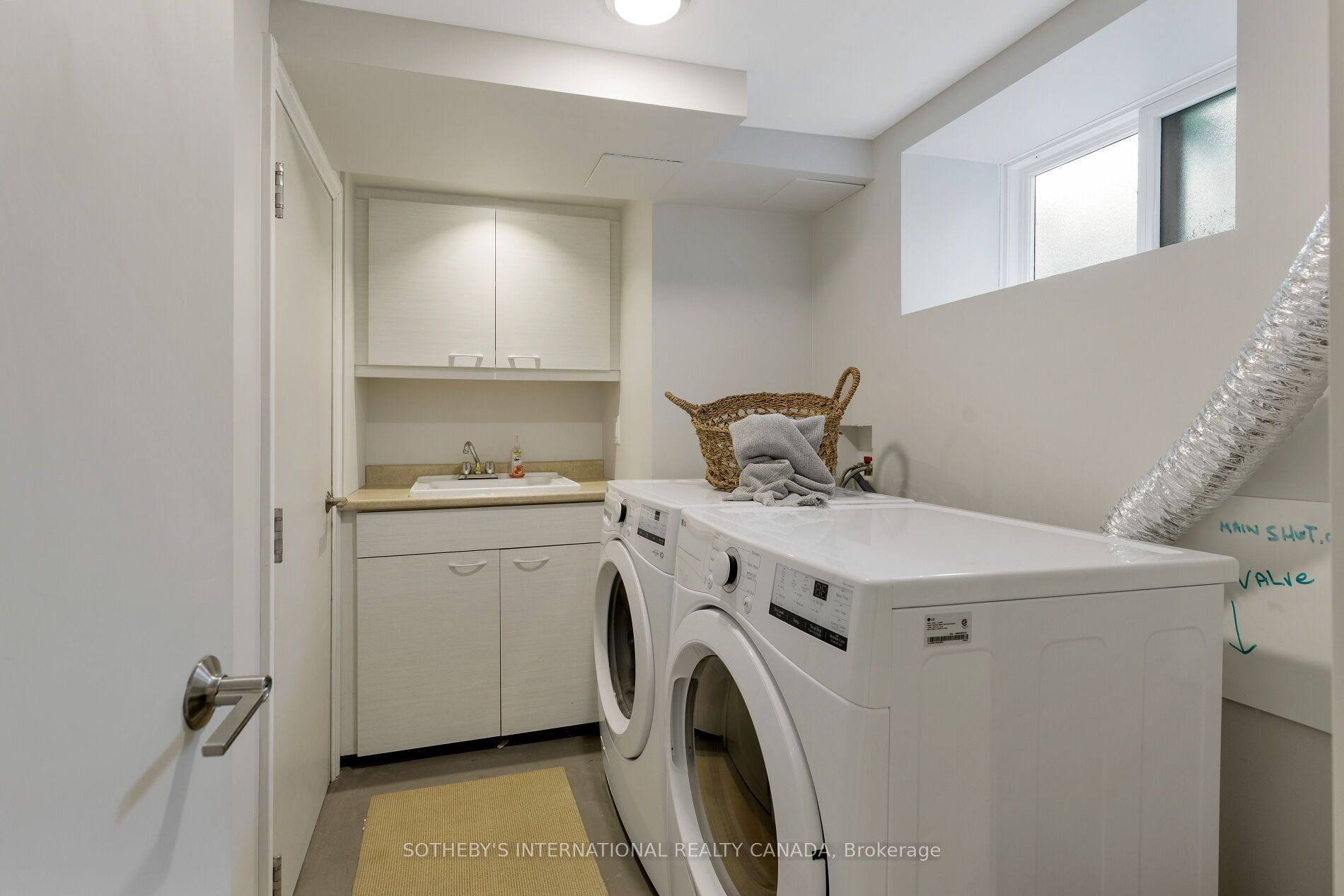 126 Hilton Avenue Property Photo 26