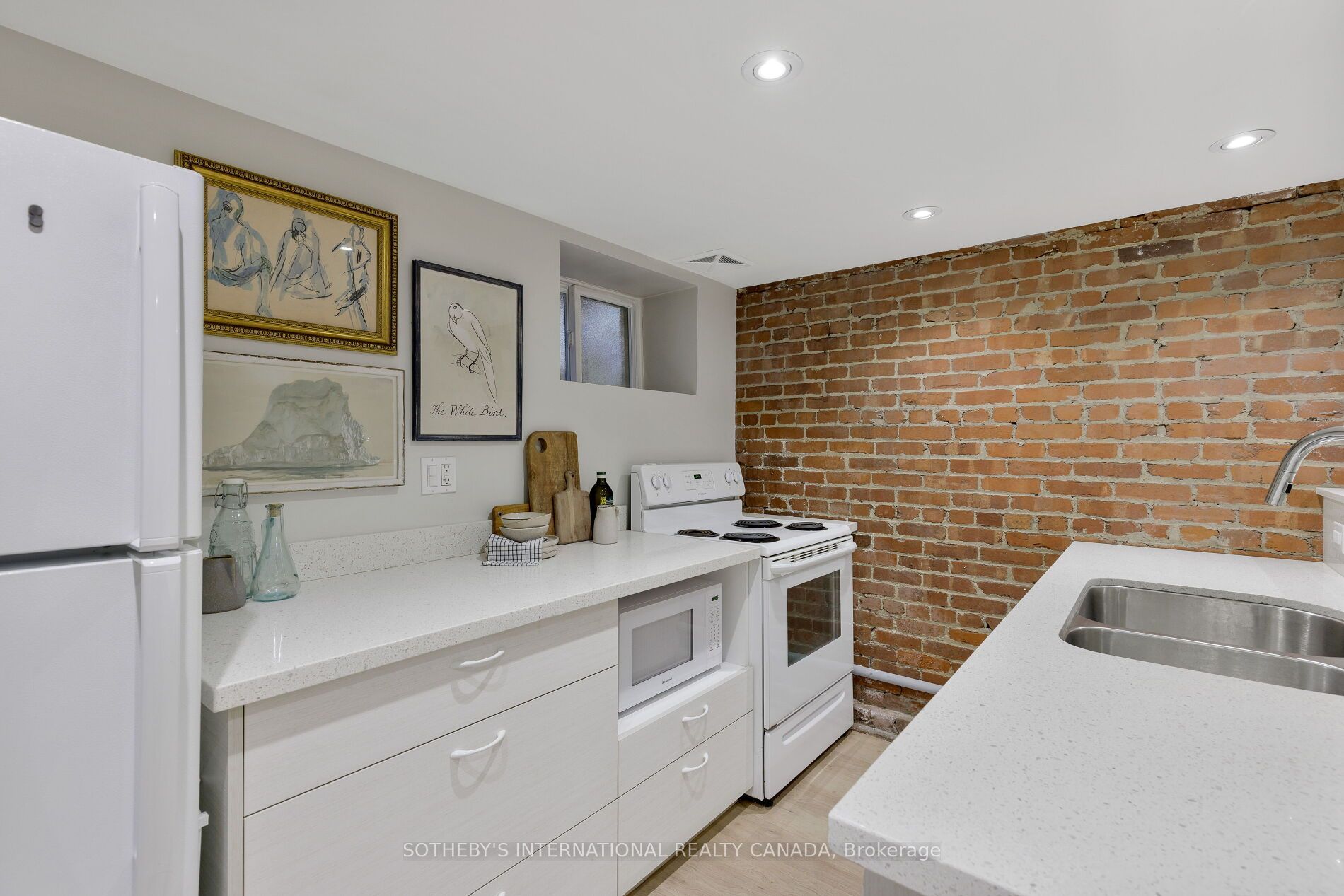 126 Hilton Avenue Property Photo 29