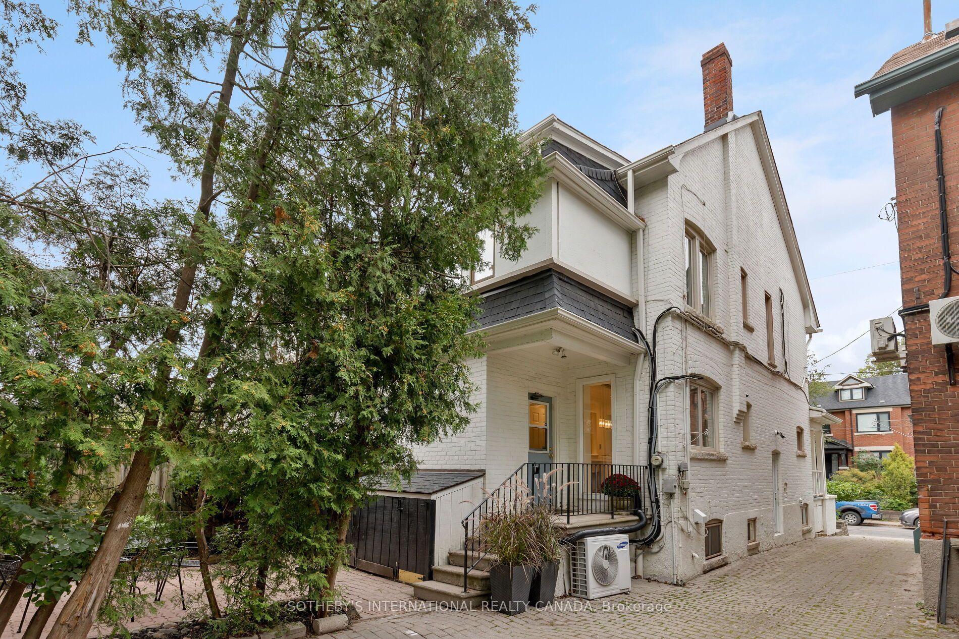 126 Hilton Avenue Property Photo 33