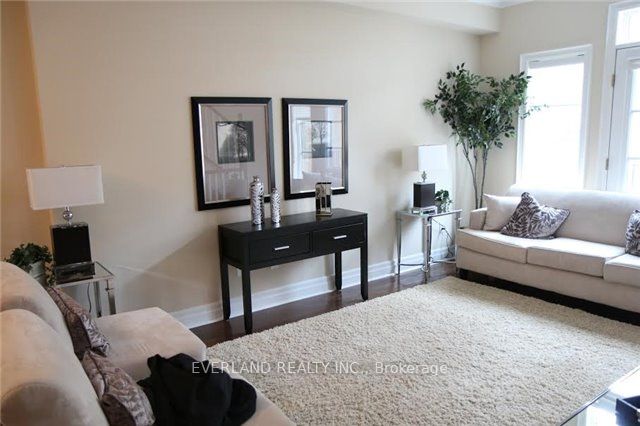 99 Pleasant Boulevard Property Photo 2