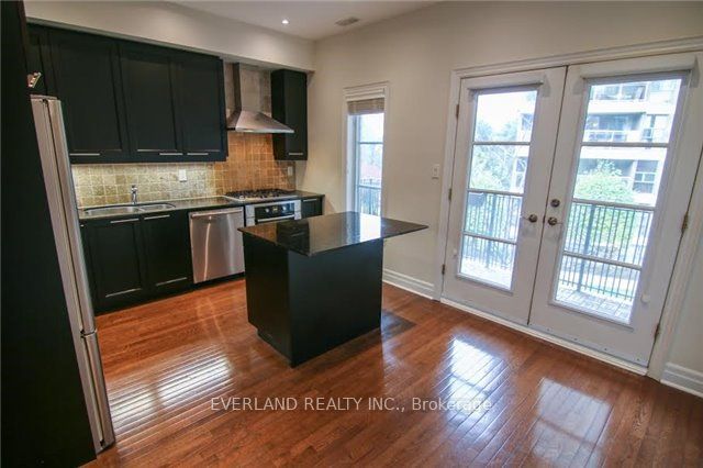 99 Pleasant Boulevard Property Photo 3