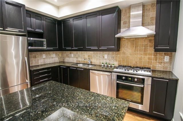 99 Pleasant Boulevard Property Photo 4