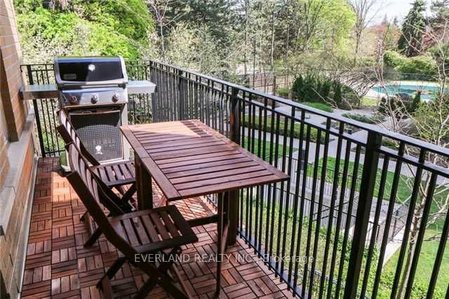 99 Pleasant Boulevard Property Photo 14