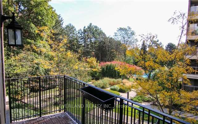 99 Pleasant Boulevard Property Photo 15