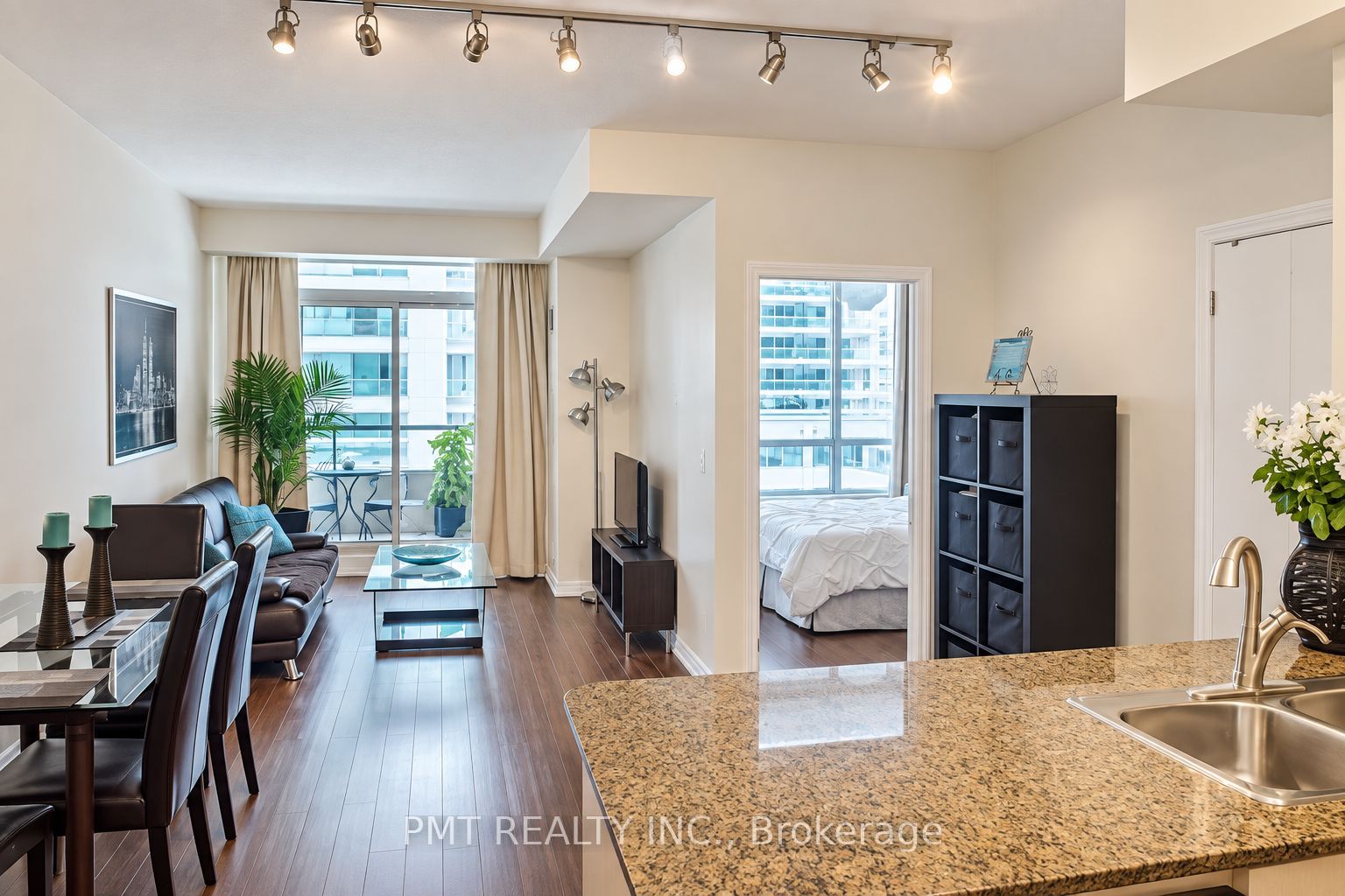 12 Yonge Street 408 Property Photo 1