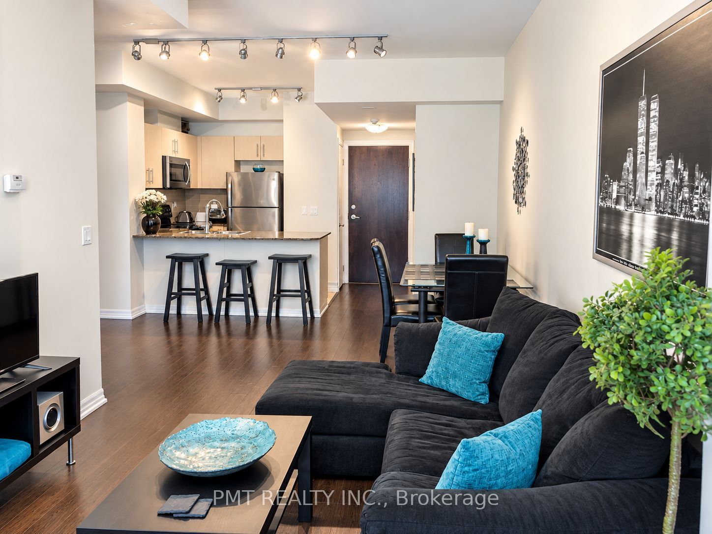 12 Yonge Street 408 Property Photo 2
