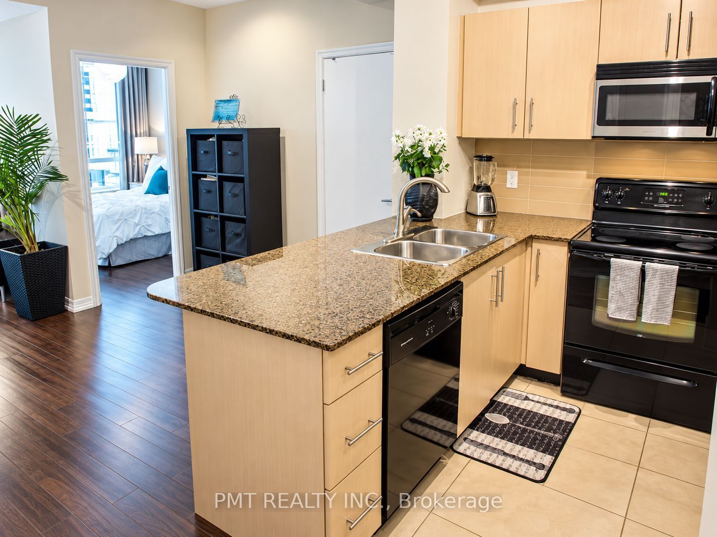 12 Yonge Street 408 Property Photo 3
