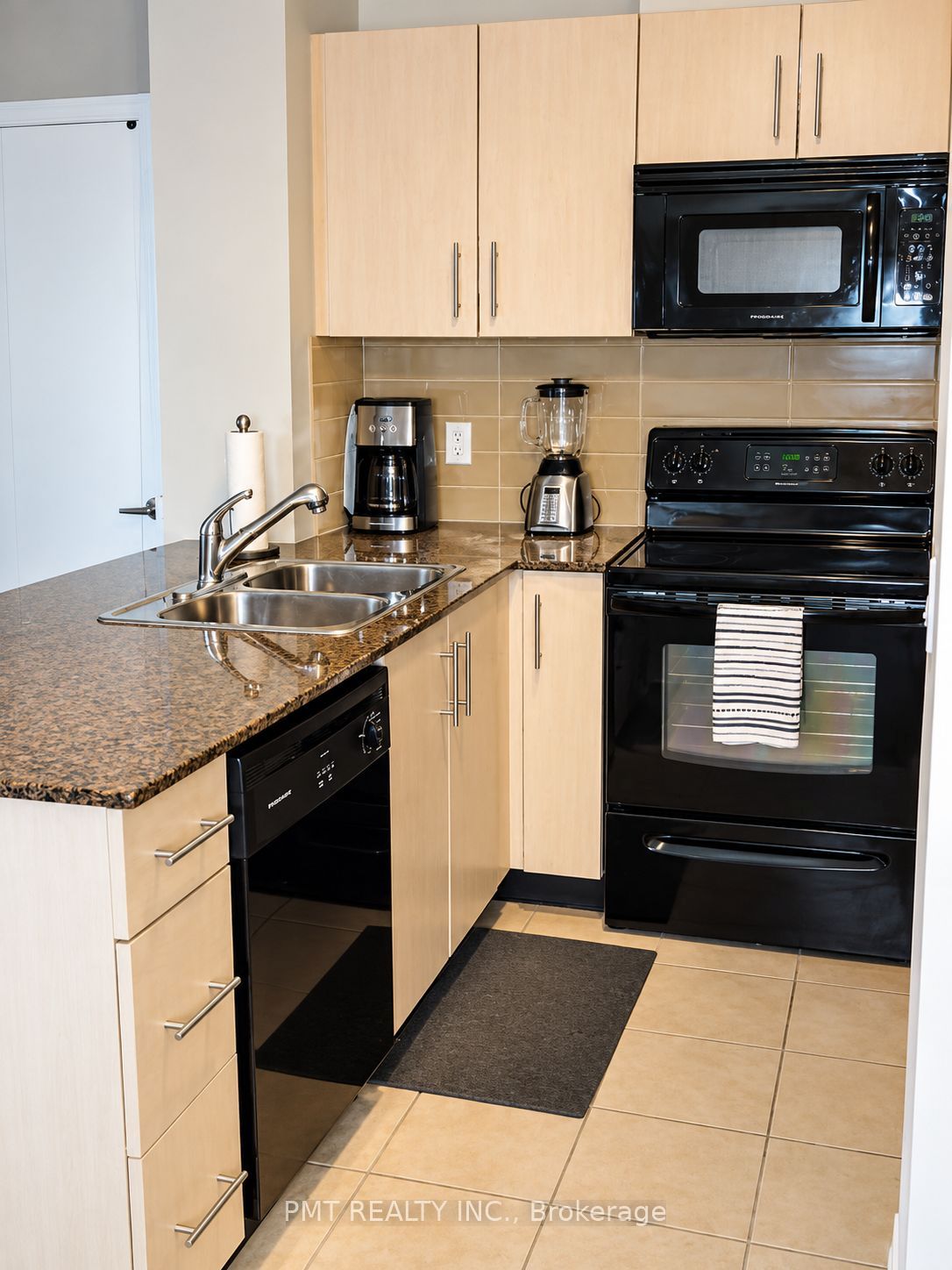 12 Yonge Street 408 Property Photo 7