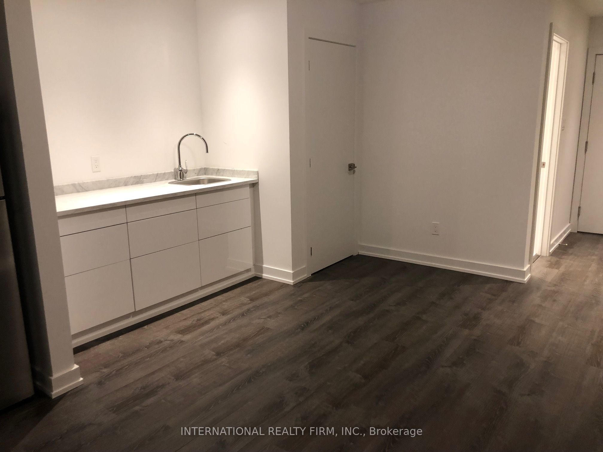 48 Perth Avenue Property Photo 4
