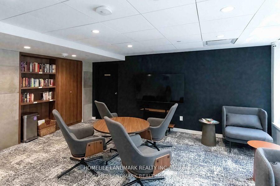71 Simcoe Street 1002 Property Photo 6