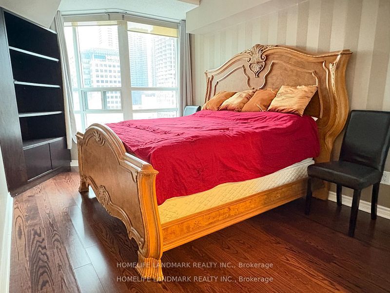71 Simcoe Street 1002 Property Photo 11