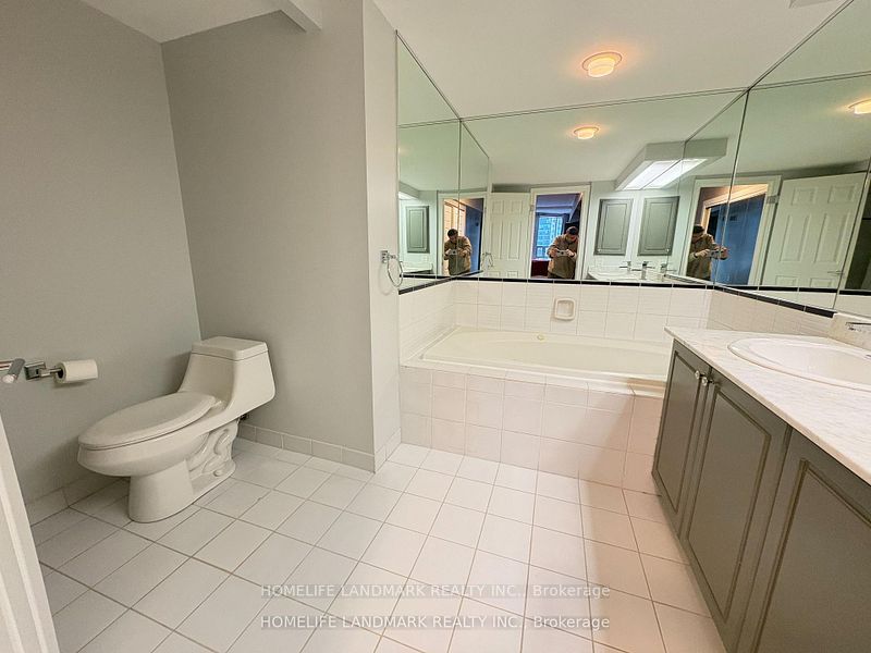 71 Simcoe Street 1002 Property Photo 13