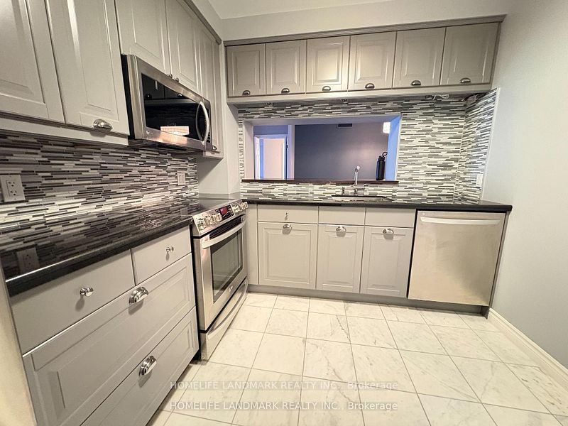 71 Simcoe Street 1002 Property Photo 17