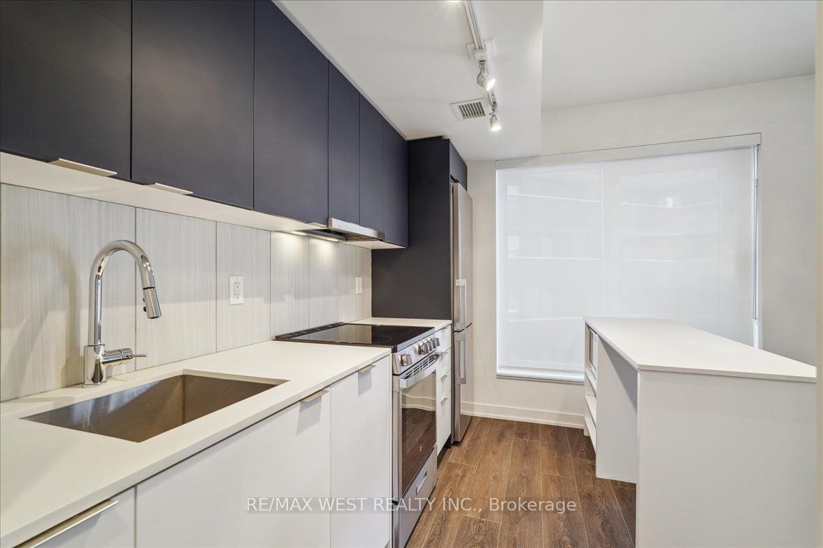 8 Tippett Road 426 Property Photo 5