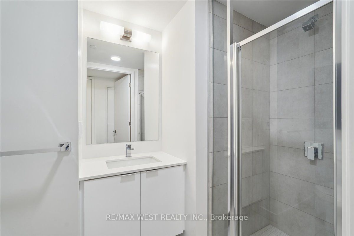 8 Tippett Road 426 Property Photo 6