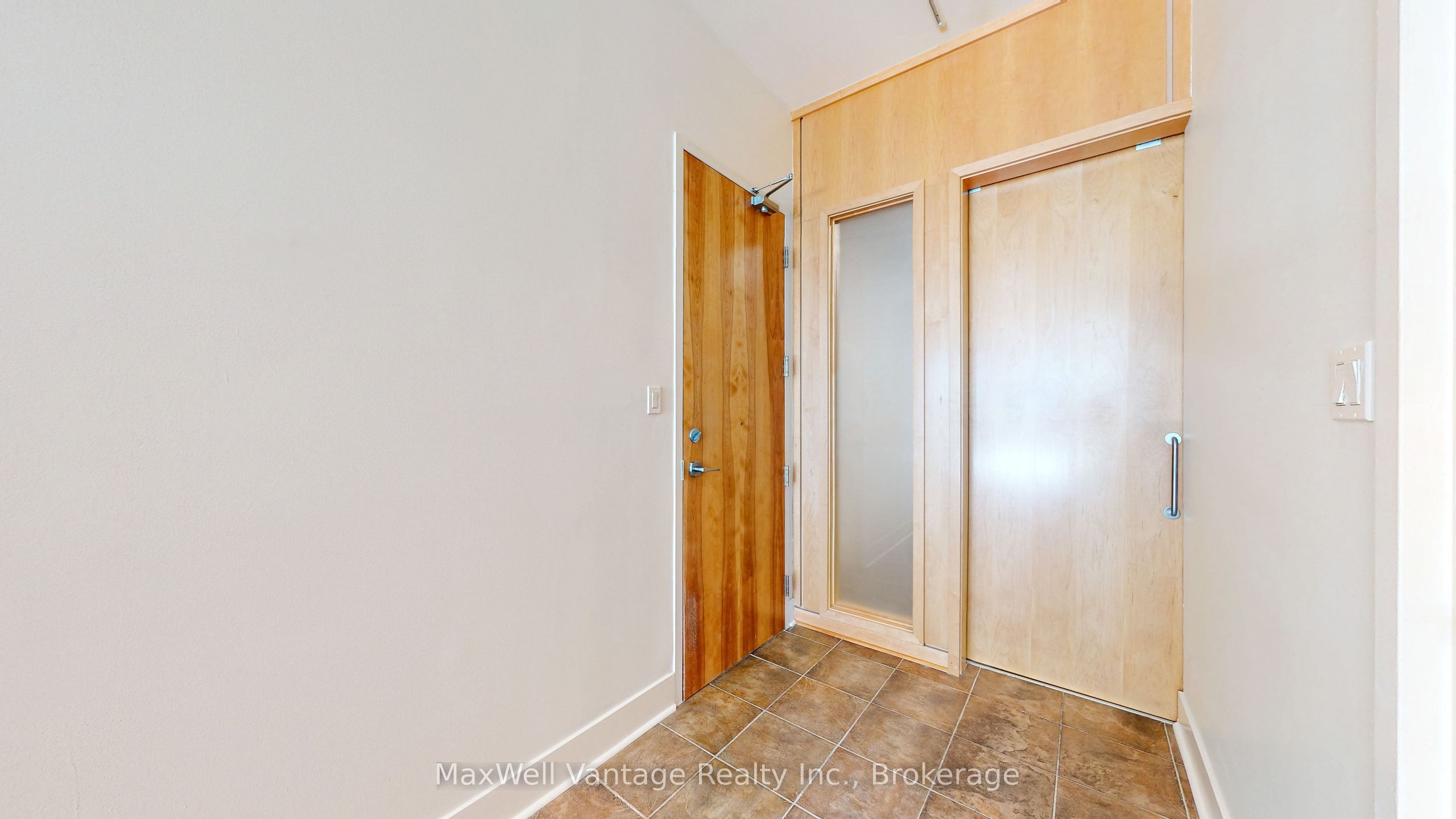 562 Eglinton Avenue E 403 Property Photo 8