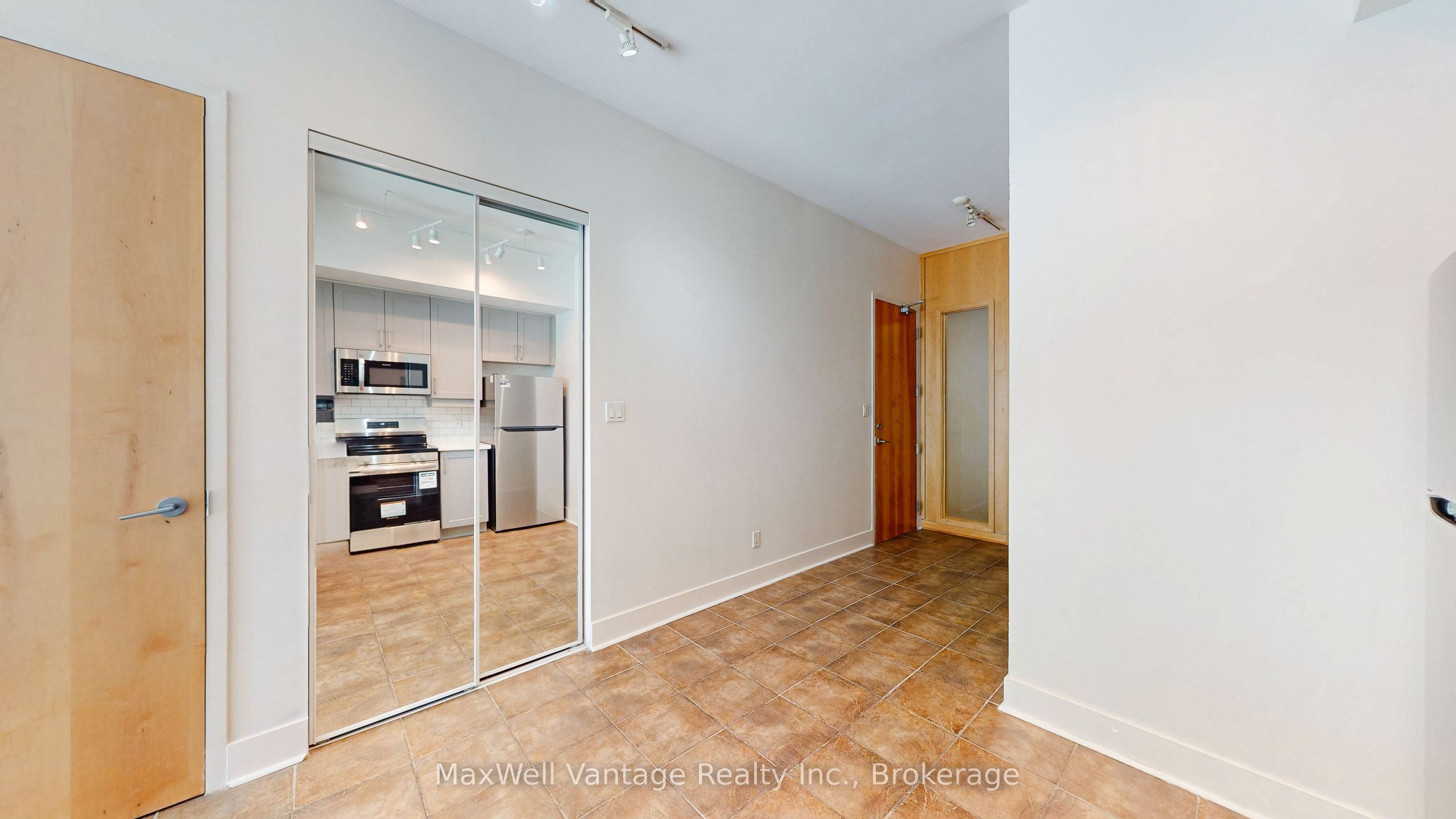 562 Eglinton Avenue E 403 Property Photo 9