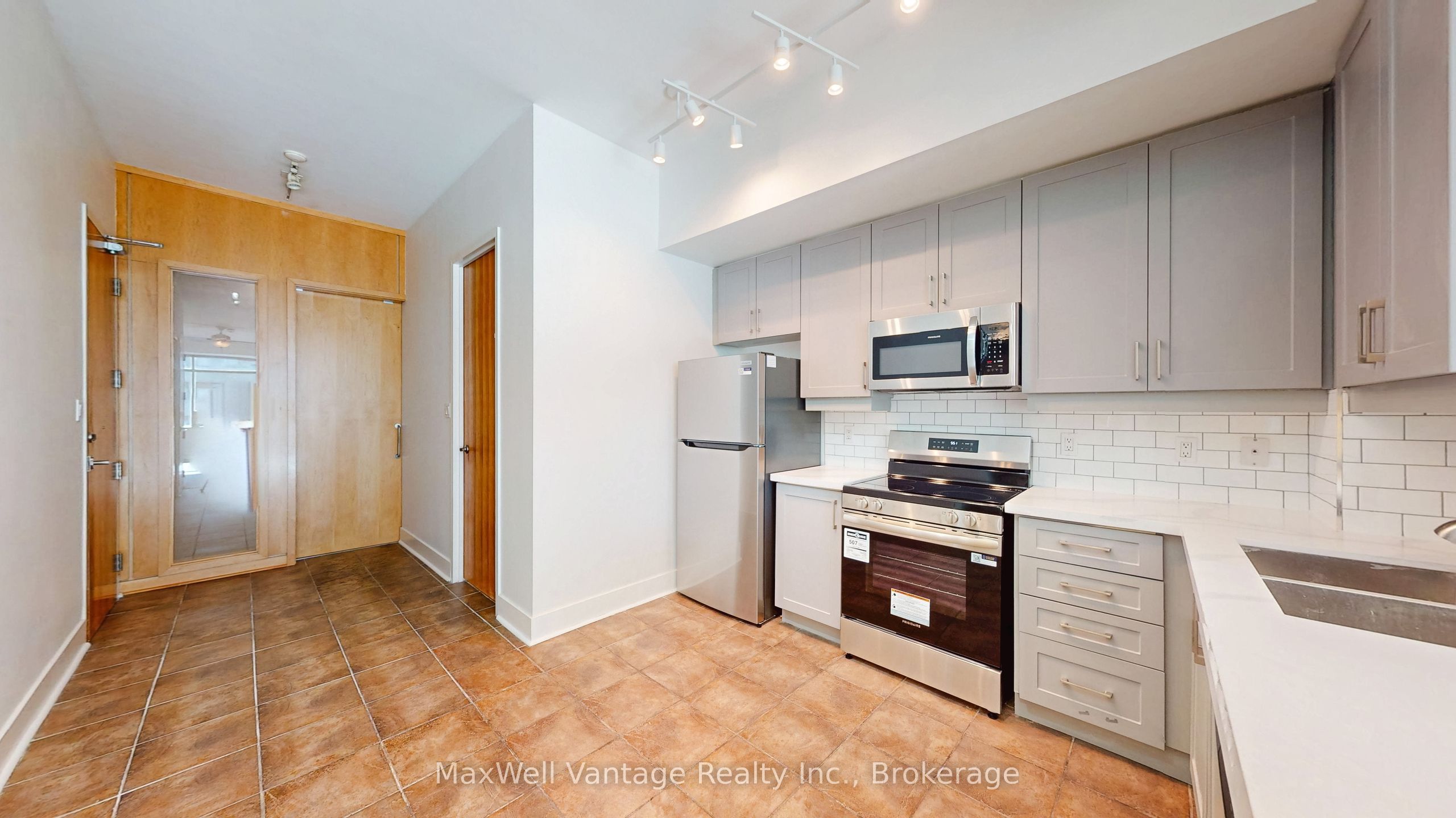 562 Eglinton Avenue E 403 Property Photo 11