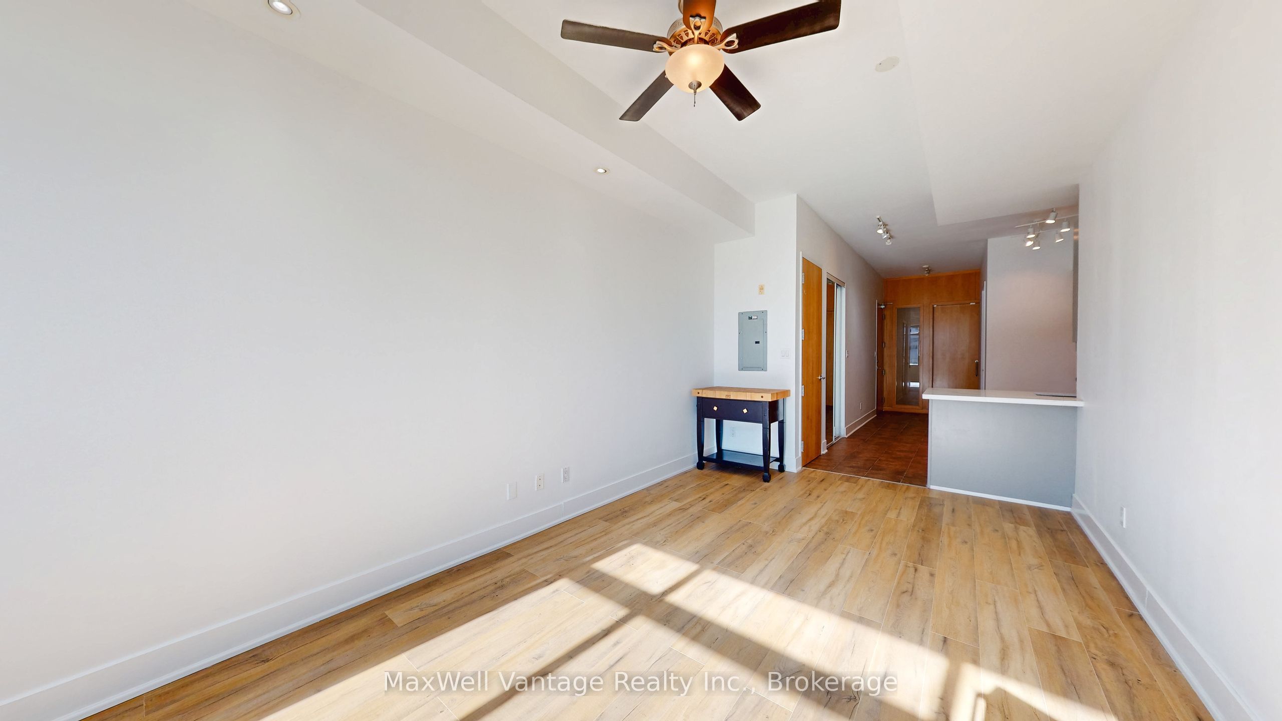 562 Eglinton Avenue E 403 Property Photo 16