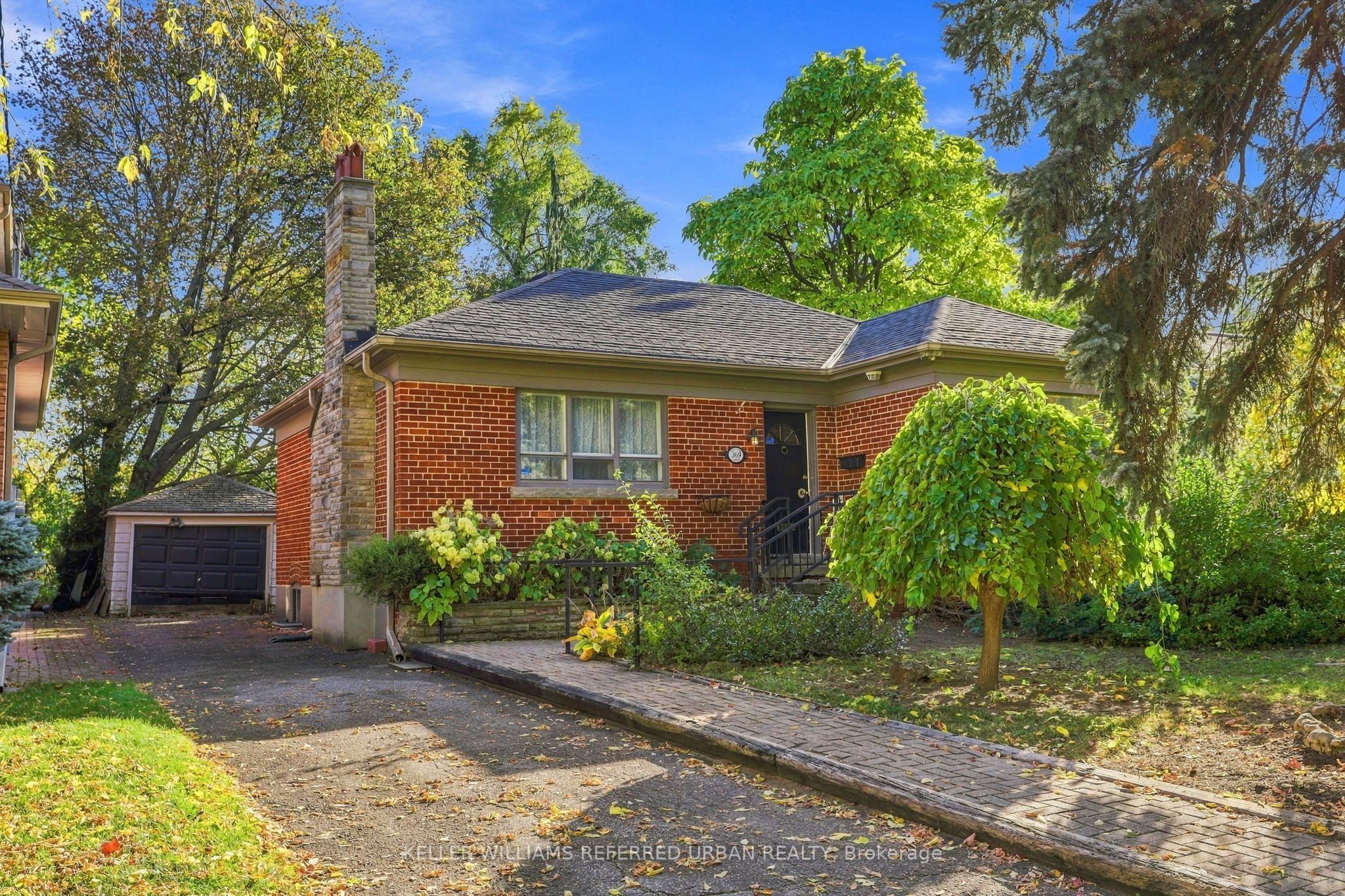 369 Hounslow Avenue Property Photo 1