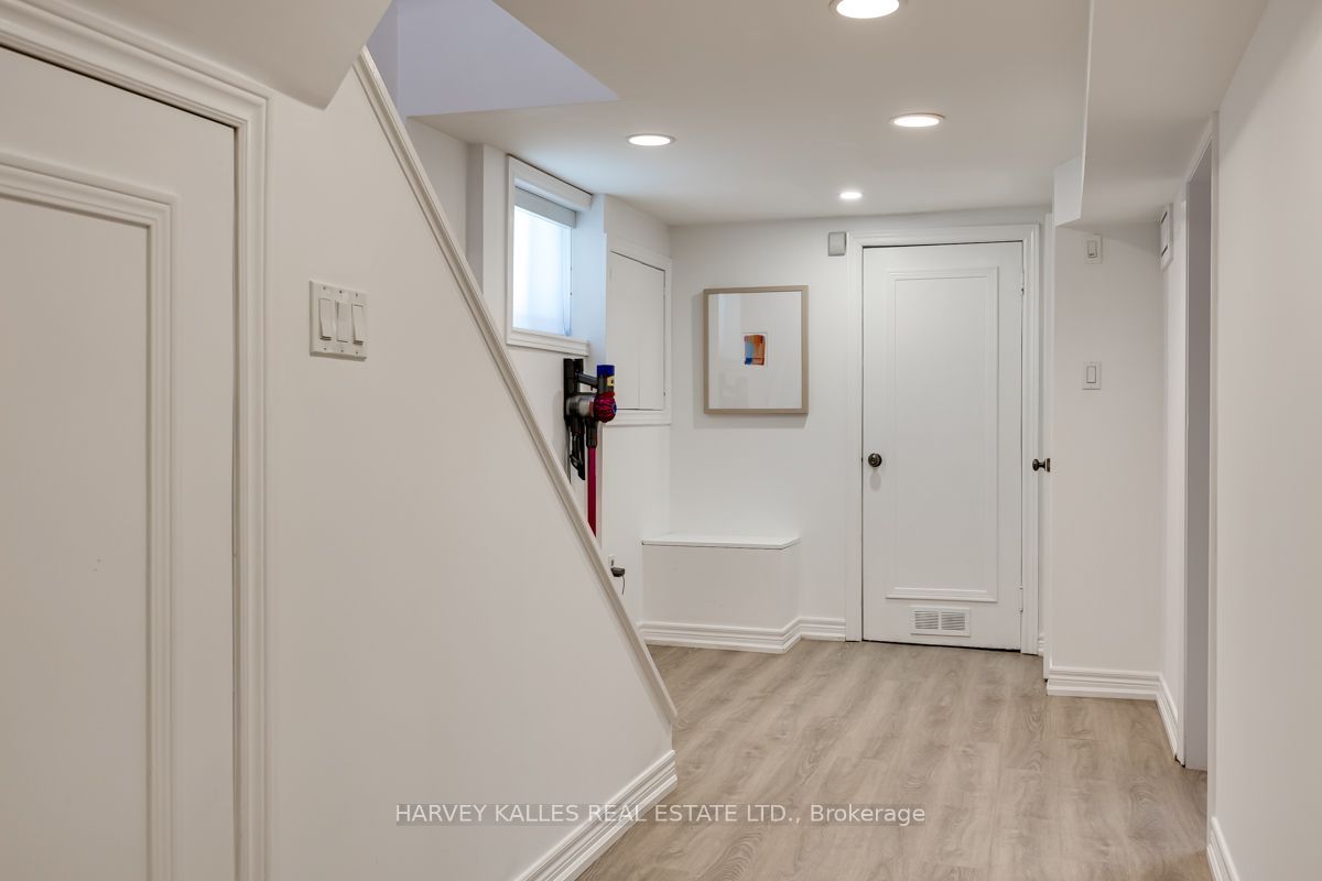 42 Raeburn Avenue Property Photo 25