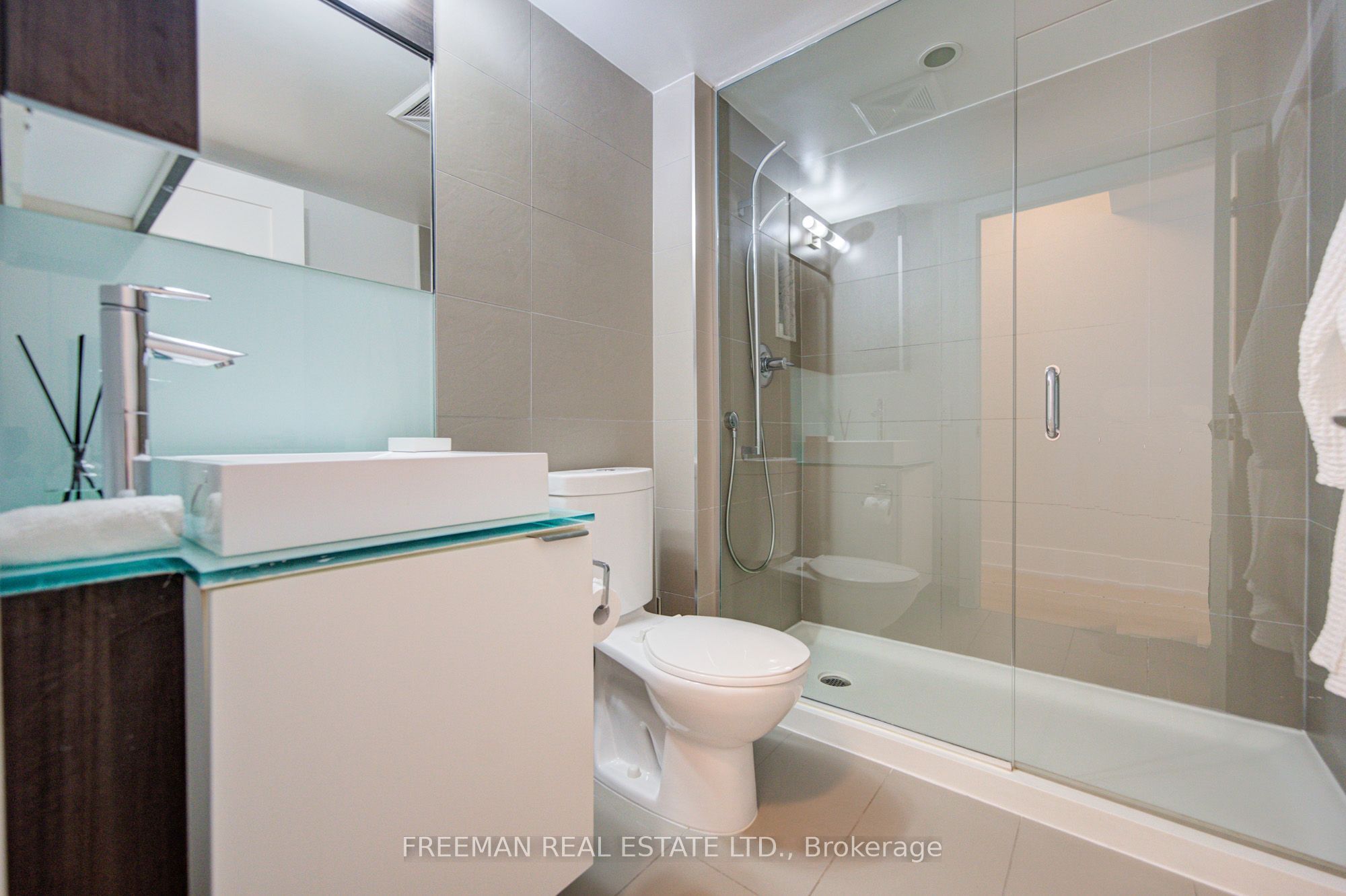 300 Front Street W 709 Property Photo 24
