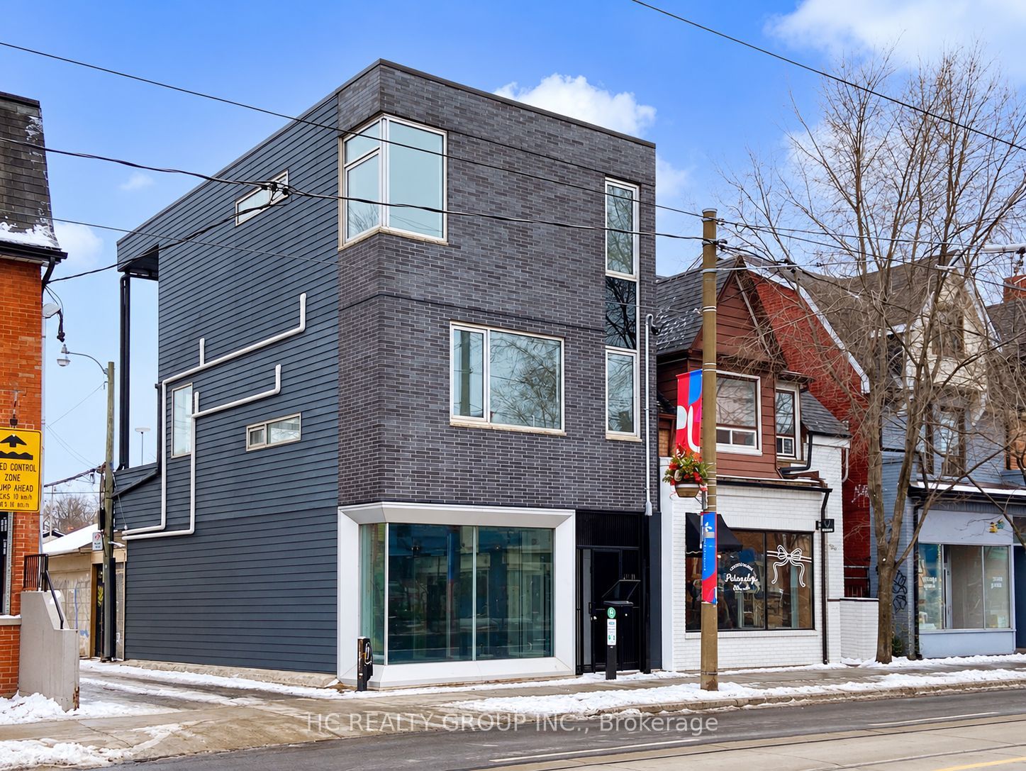 899 Dundas Street W Property Photo 1