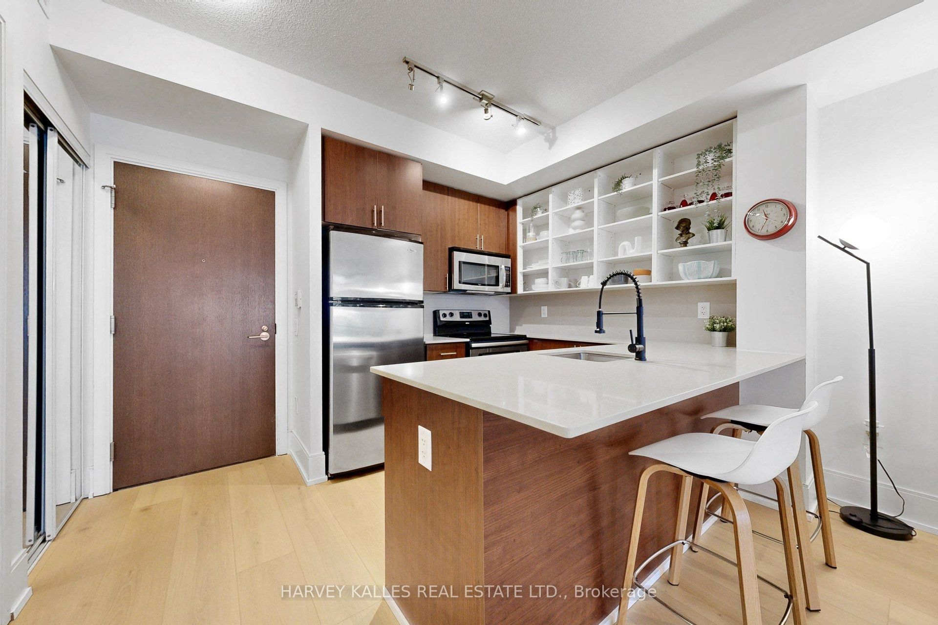 560 Front Street W 608 Property Photo 4