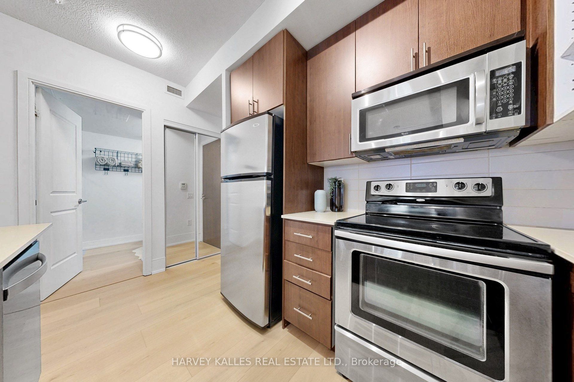 560 Front Street W 608 Property Photo 22