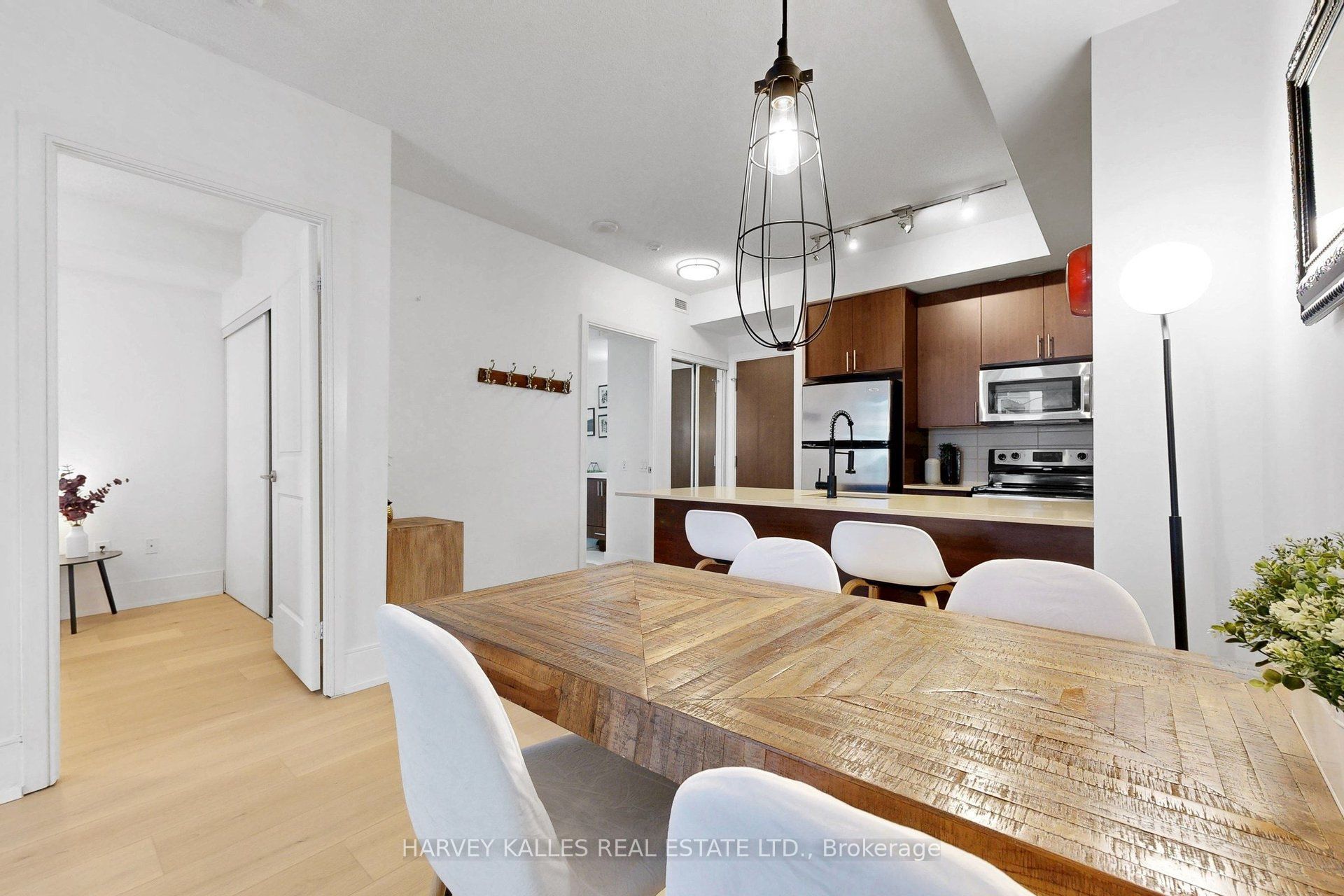 560 Front Street W 608 Property Photo 24