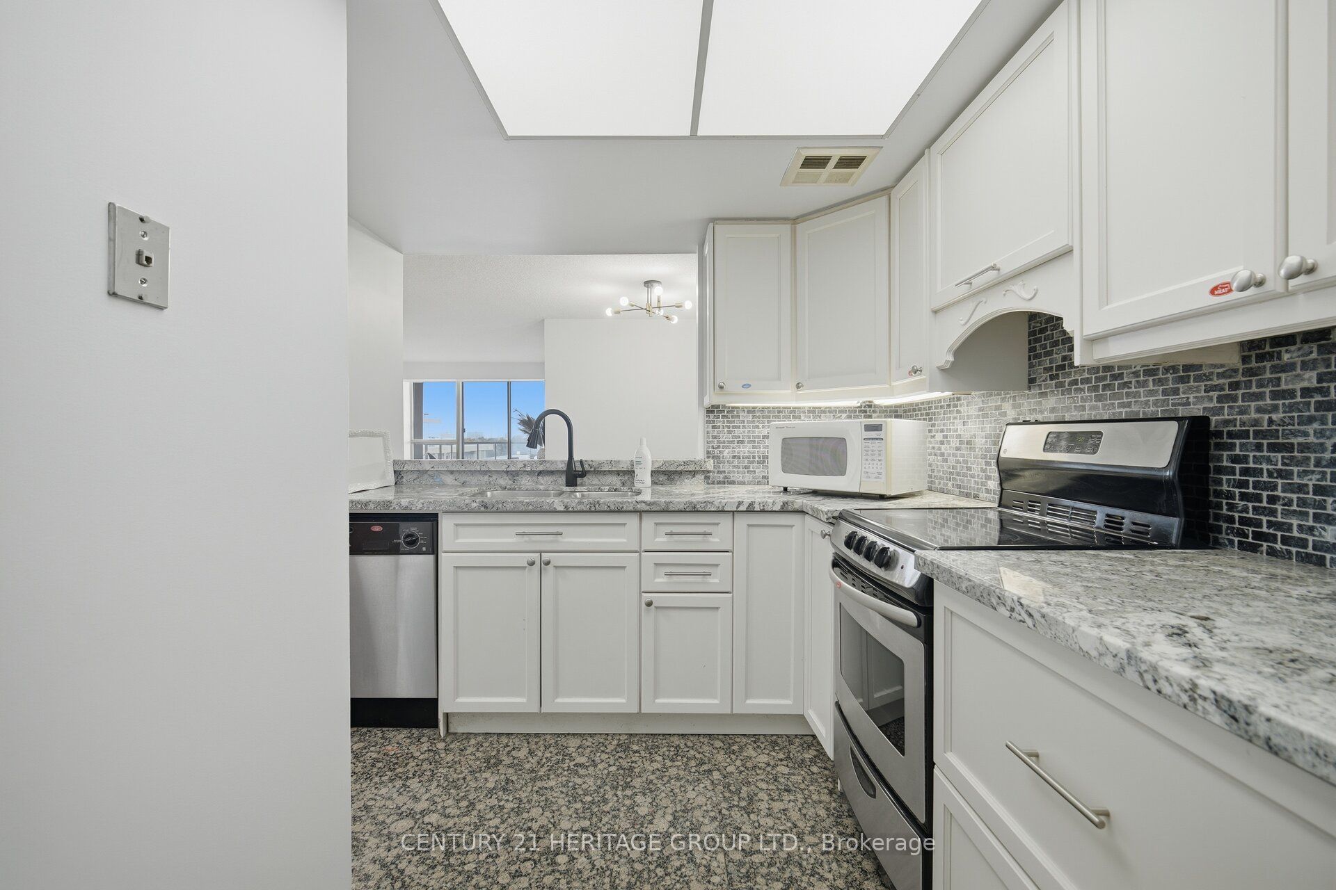 10 Torresdale Avenue 910 Property Photo 3