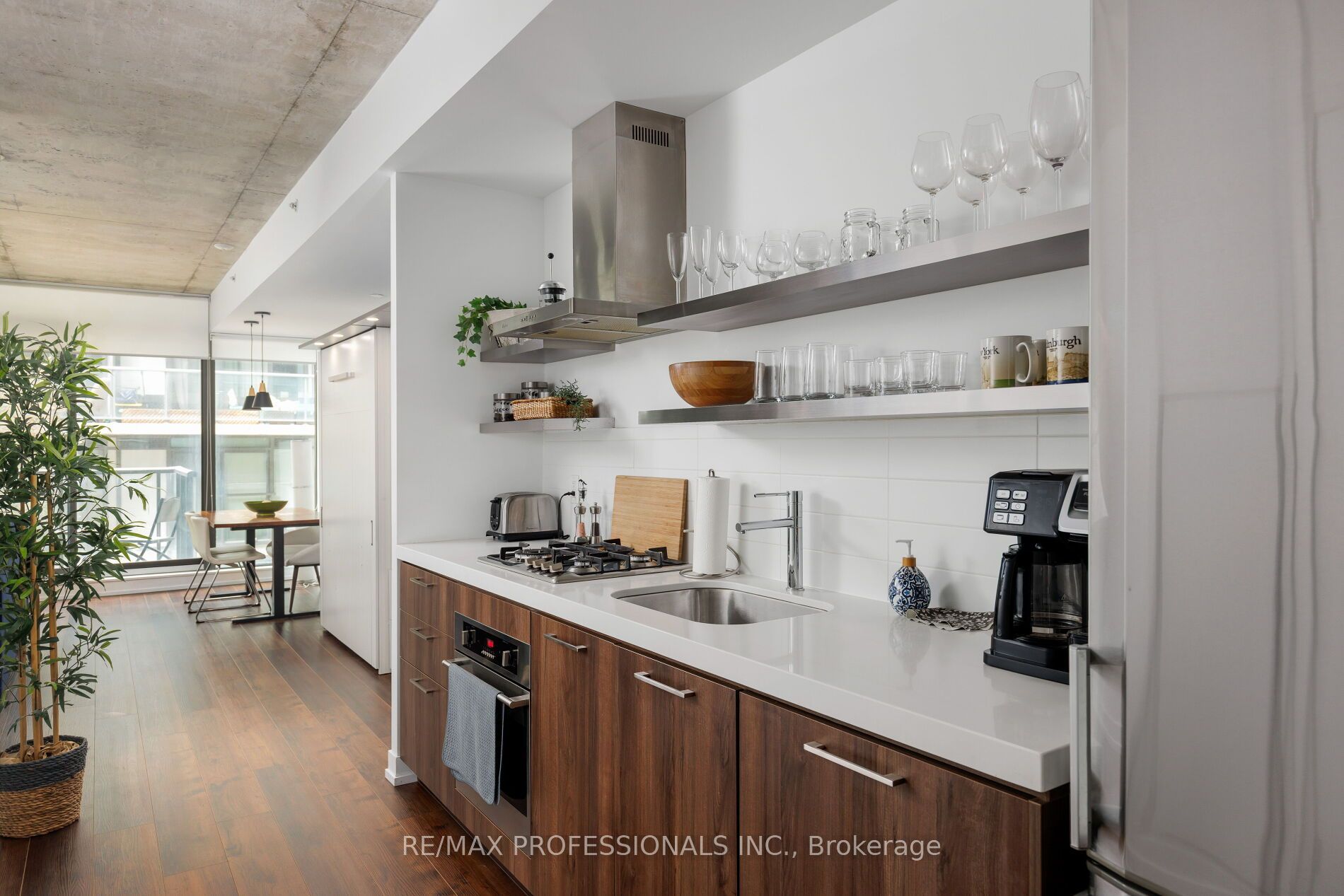 560 King Street W 226 Property Photo 21