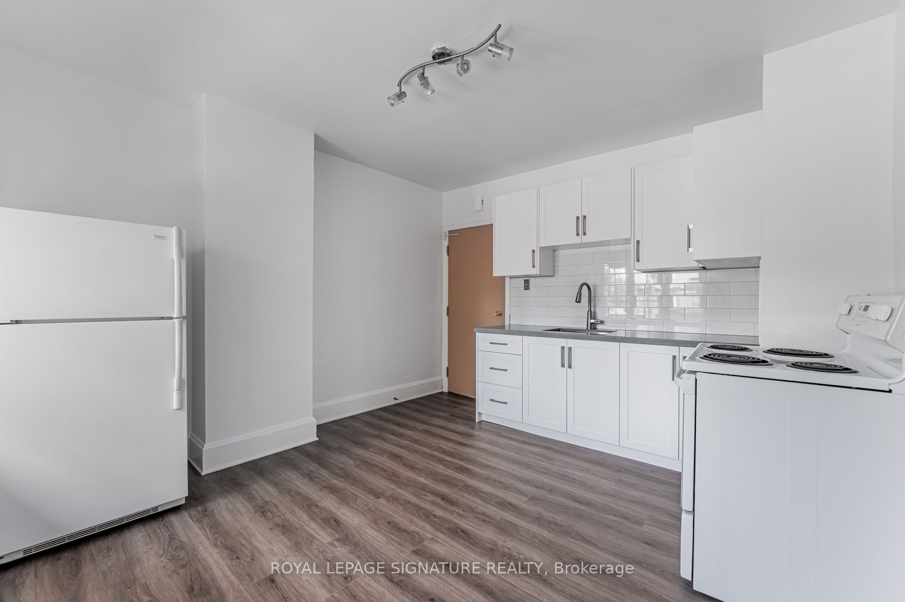 388 Palmerston Boulevard 2a Property Photo 7
