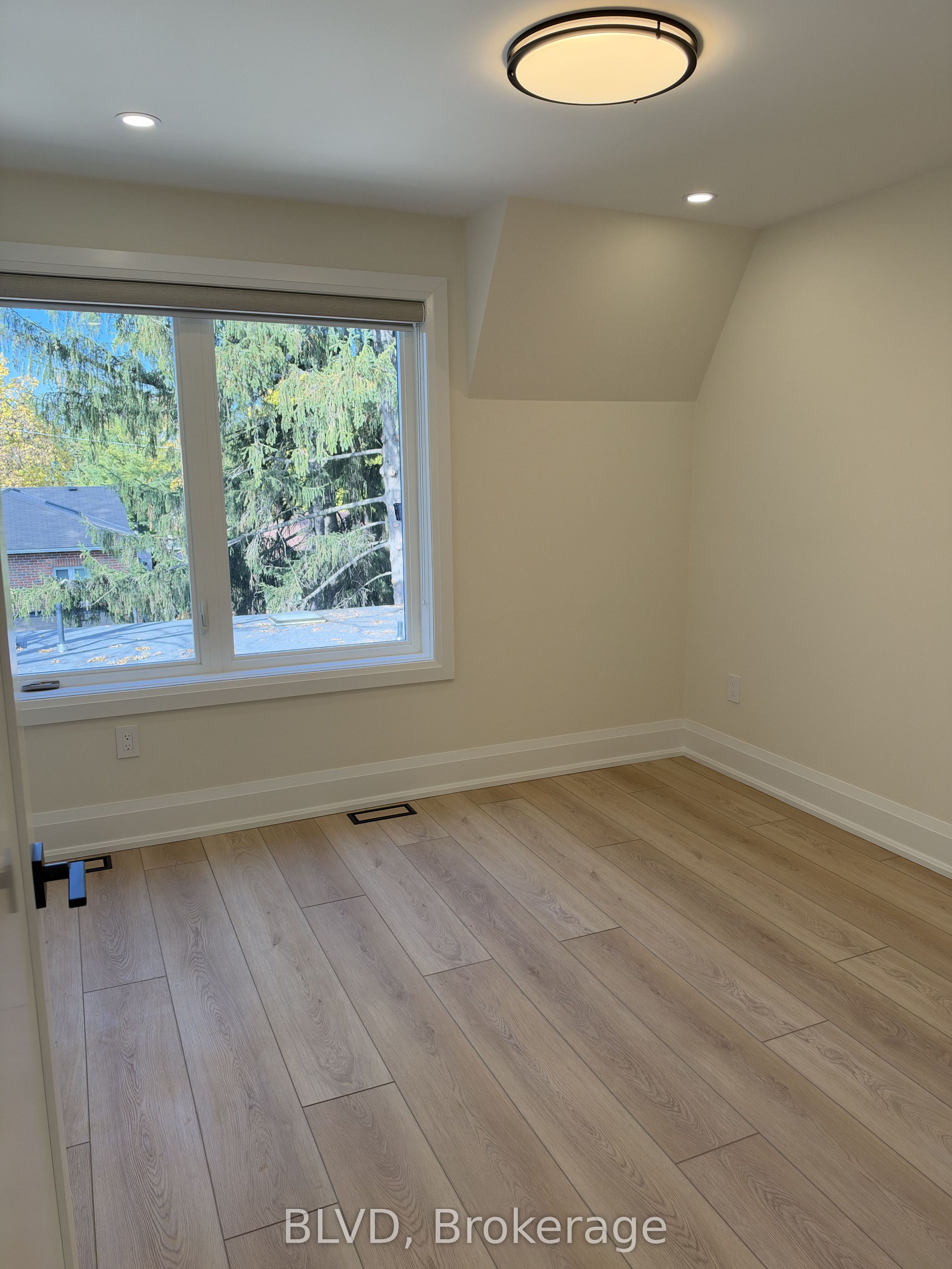 76 Burndale Avenue 4 Property Photo 13