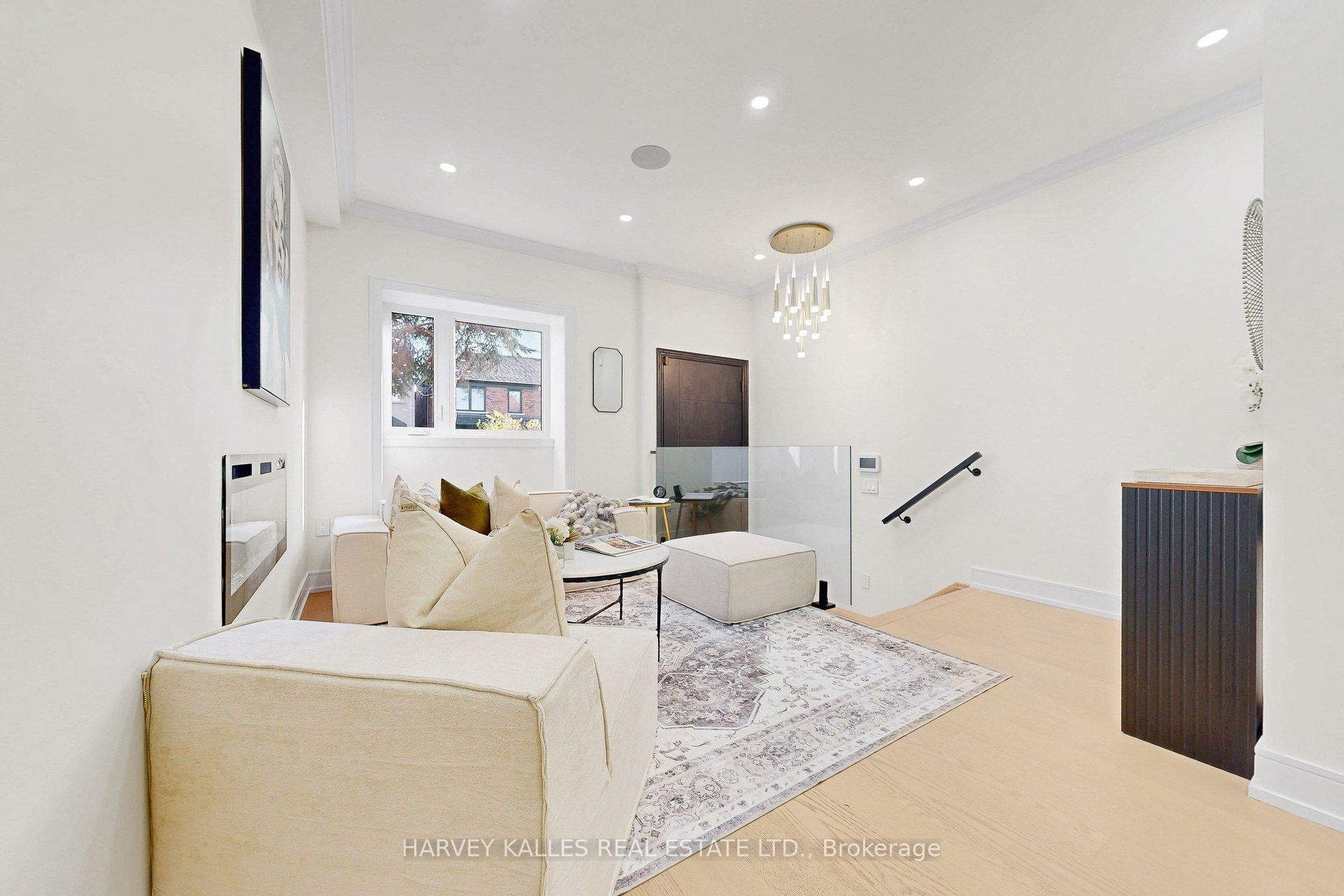 262 Euclid Avenue Property Photo 3