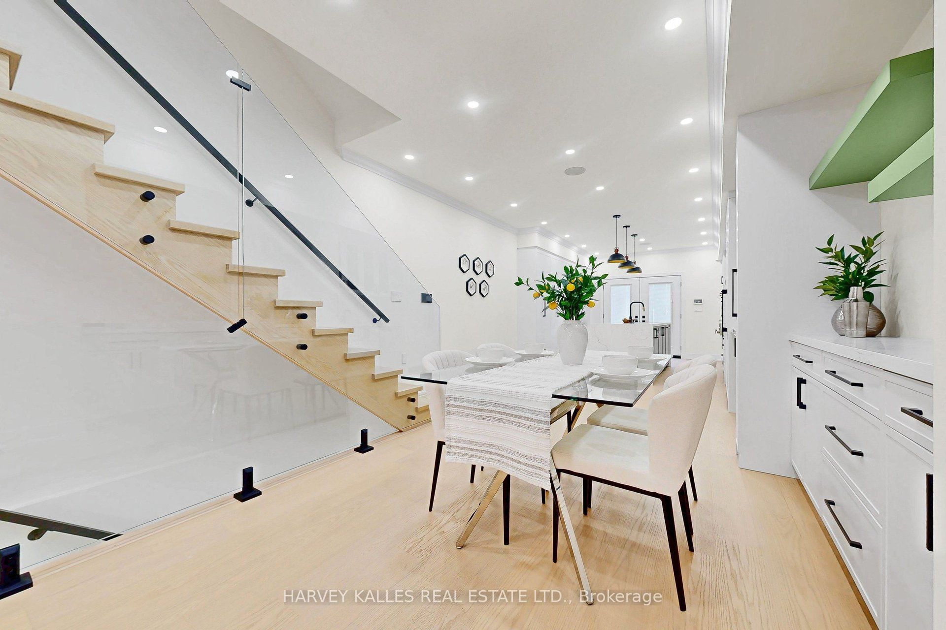 262 Euclid Avenue Property Photo 8