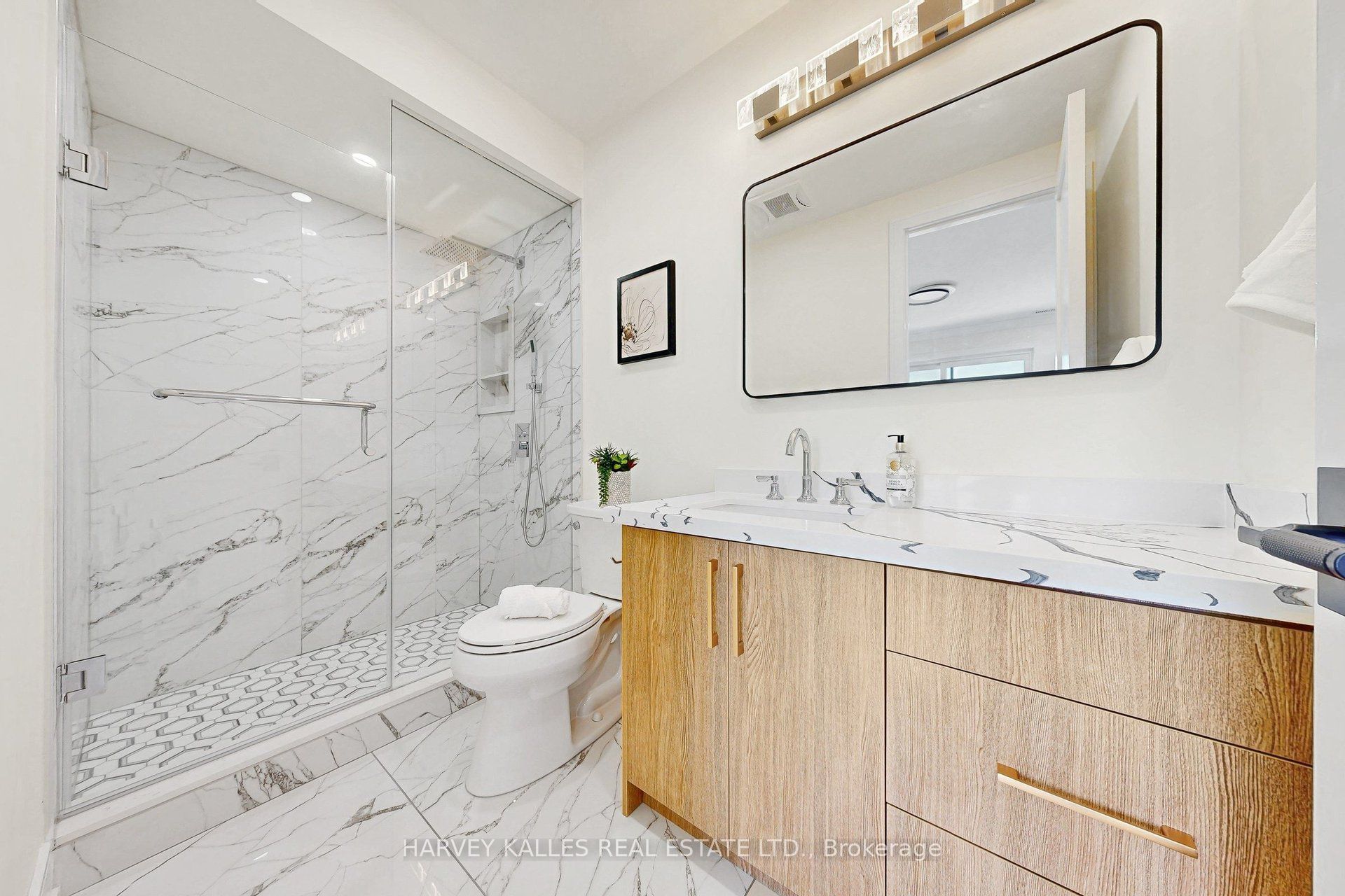 262 Euclid Avenue Property Photo 23