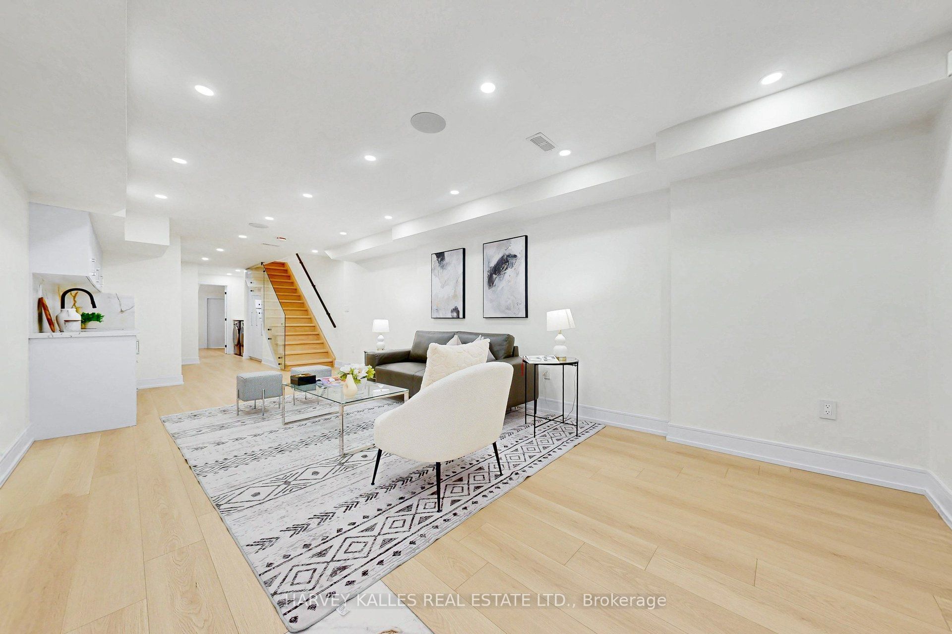 262 Euclid Avenue Property Photo 36